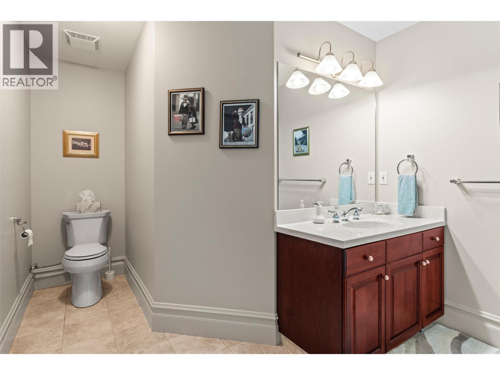 1200 Trans Canada Highway, Sicamous, BC - Indoor Photo Showing Bathroom