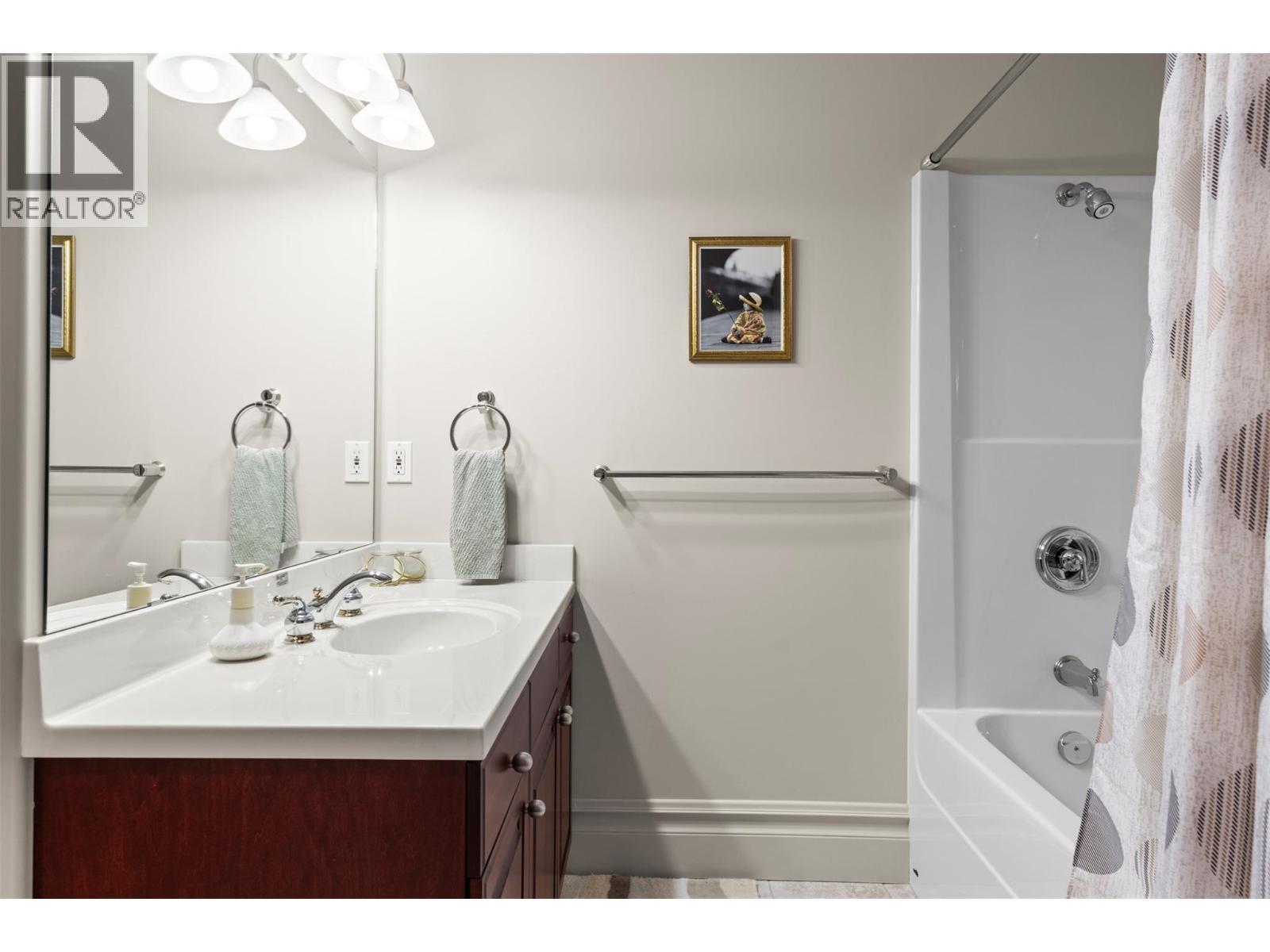 1200 Trans Canada Highway, Sicamous, BC - Indoor Photo Showing Bathroom