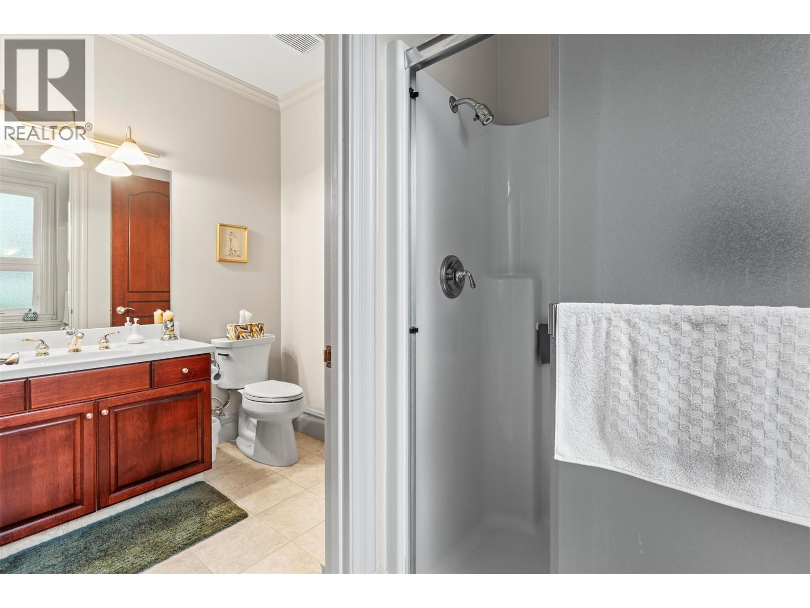 1200 Trans Canada Highway, Sicamous, BC - Indoor Photo Showing Bathroom