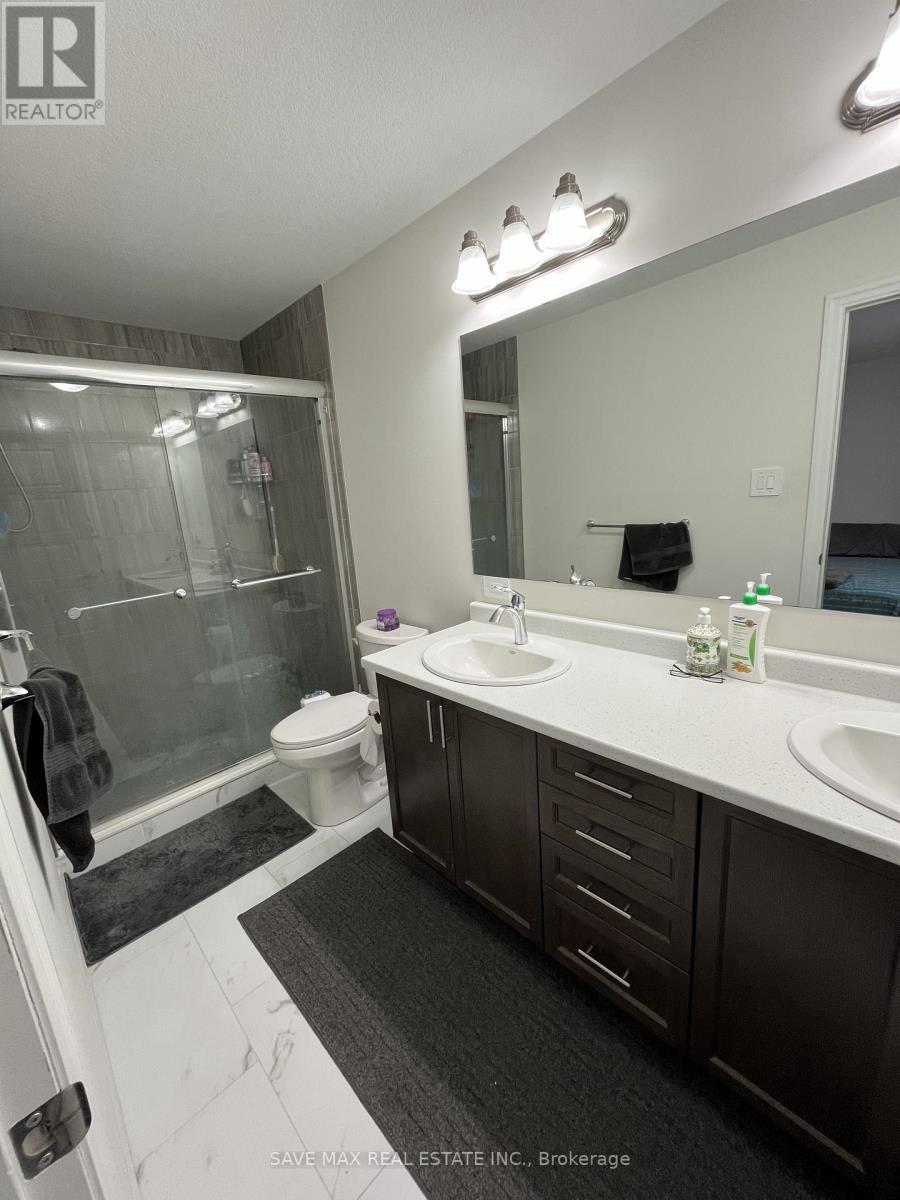4 Faith Street, Cambridge, ON - Indoor Photo Showing Bathroom