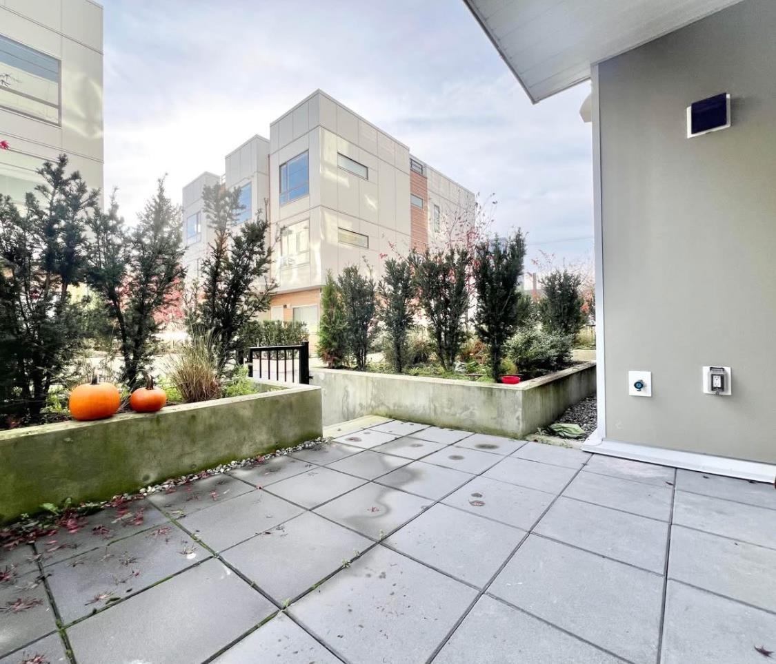 6338 King George Boulevard, Surrey, BC - Outdoor