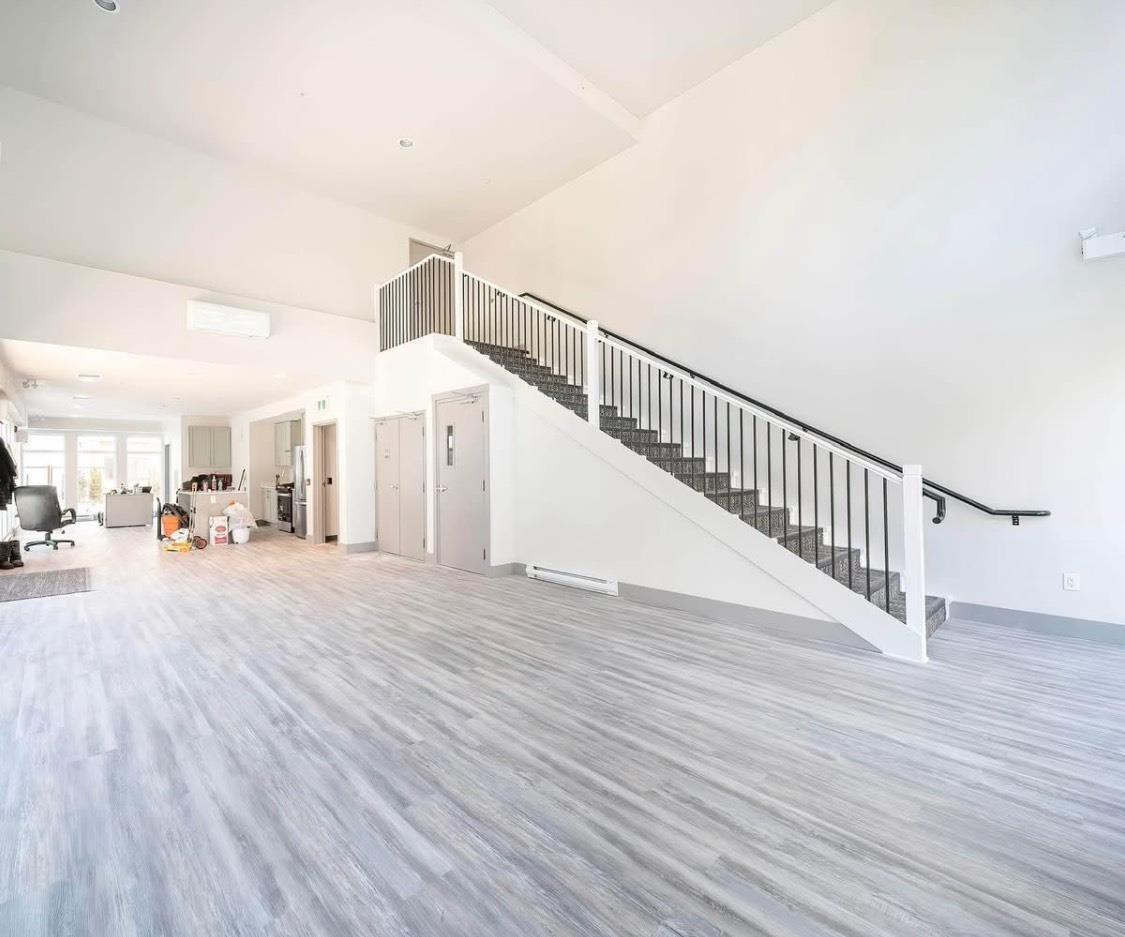 6338 King George Boulevard, Surrey, BC - Indoor Photo Showing Other Room