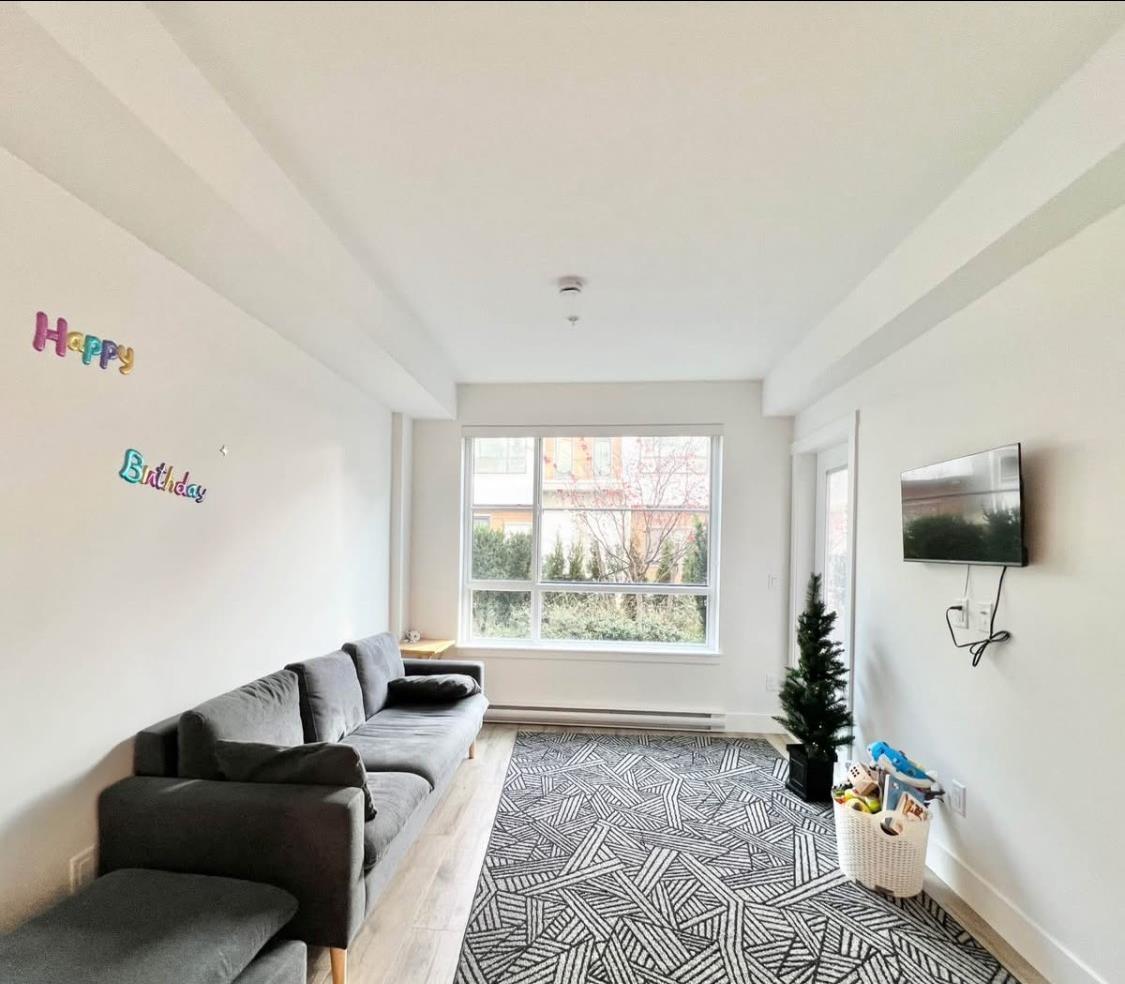 6338 King George Boulevard, Surrey, BC - Indoor Photo Showing Living Room