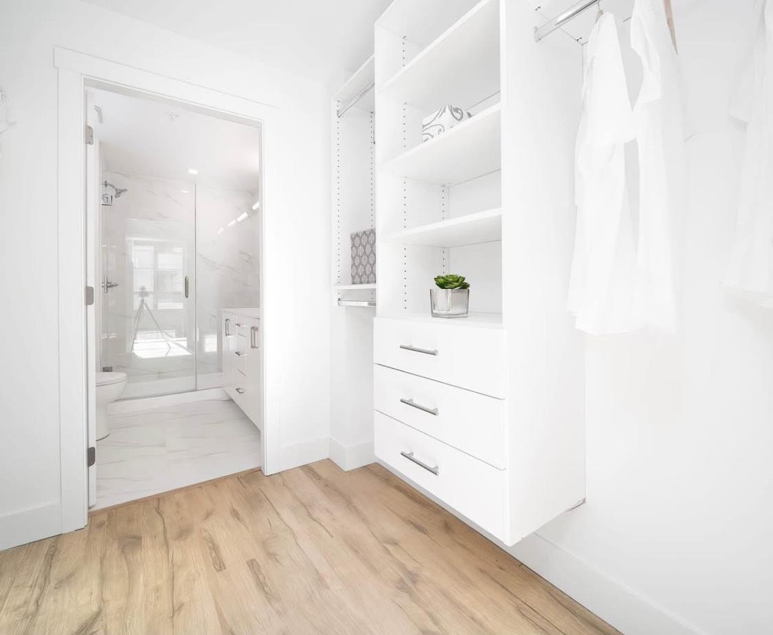 6338 King George Boulevard, Surrey, BC - Indoor