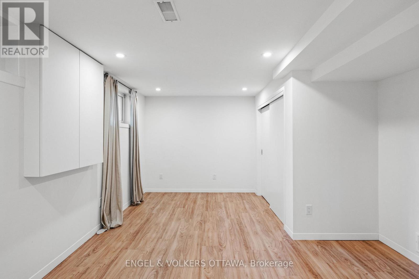 B - 20 Mohawk Crescent, Ottawa, ON - Indoor Photo Showing Other Room