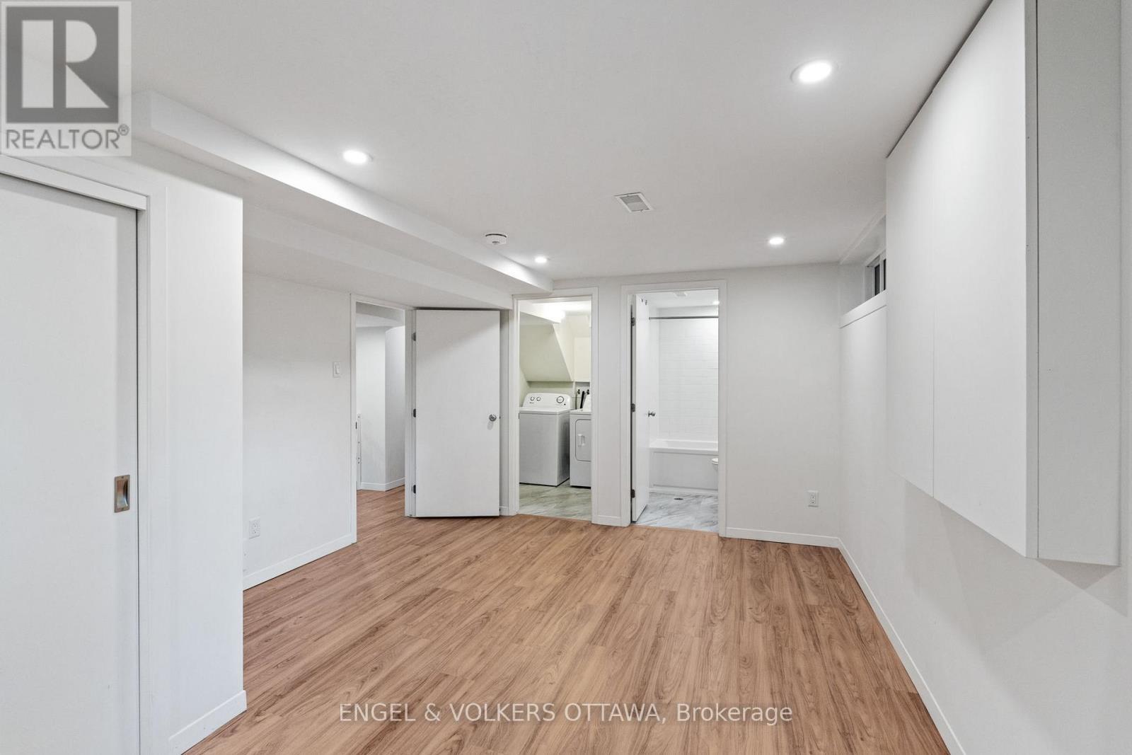 B - 20 Mohawk Crescent, Ottawa, ON - Indoor Photo Showing Other Room