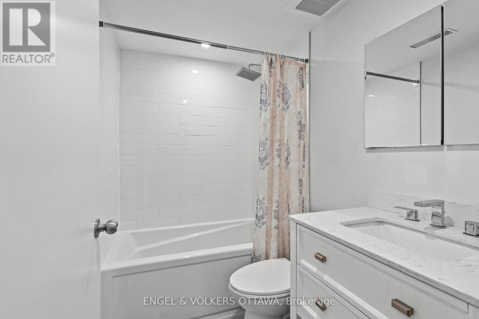 B - 20 Mohawk Crescent, Ottawa, ON - Indoor Photo Showing Bathroom