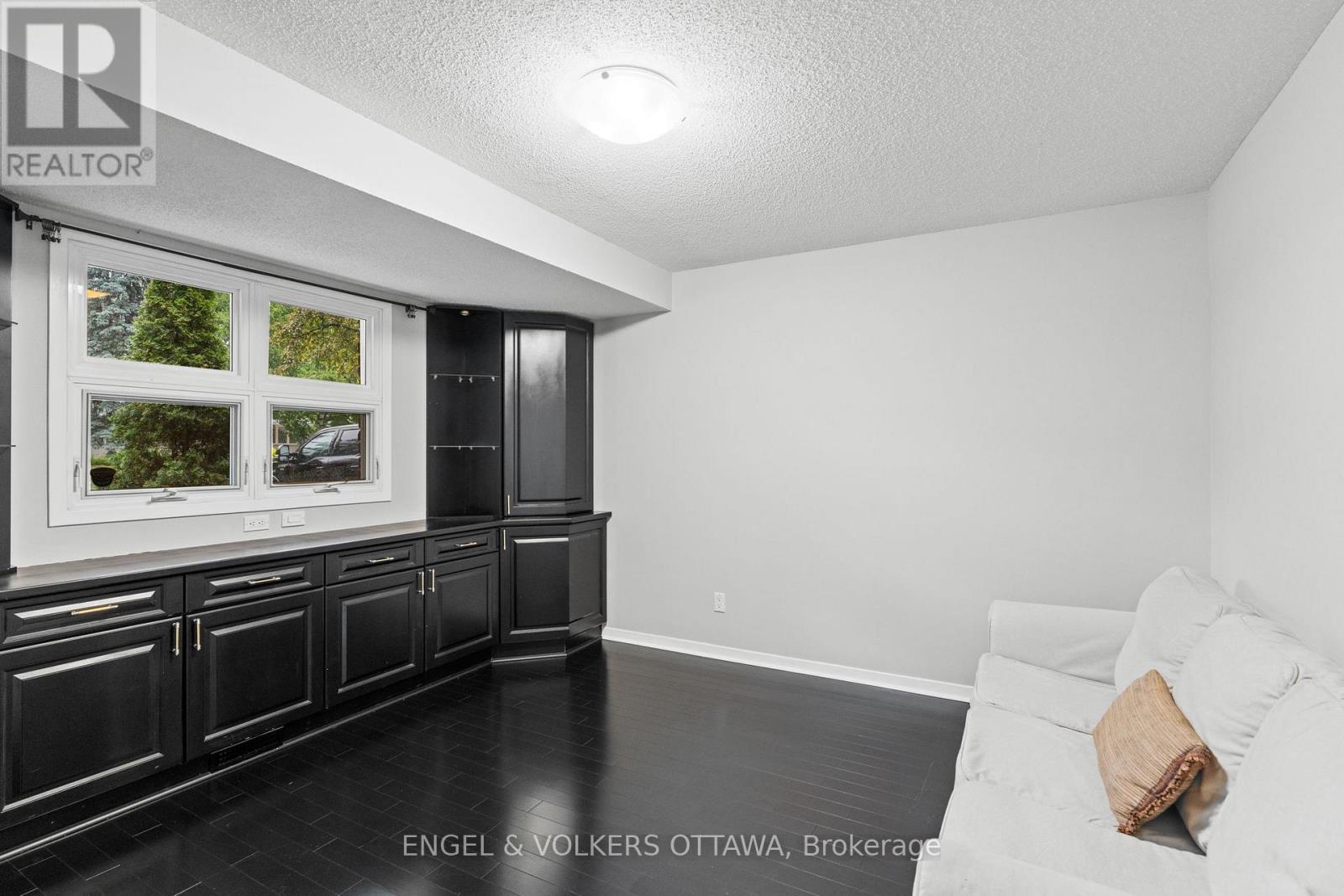 B - 20 Mohawk Crescent, Ottawa, ON - Indoor Photo Showing Other Room