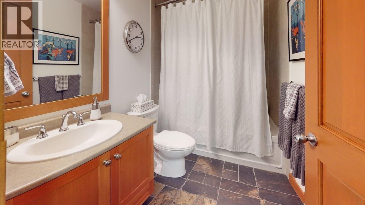 17 1530 Tynebridge Lane, Whistler, BC - Indoor Photo Showing Bathroom
