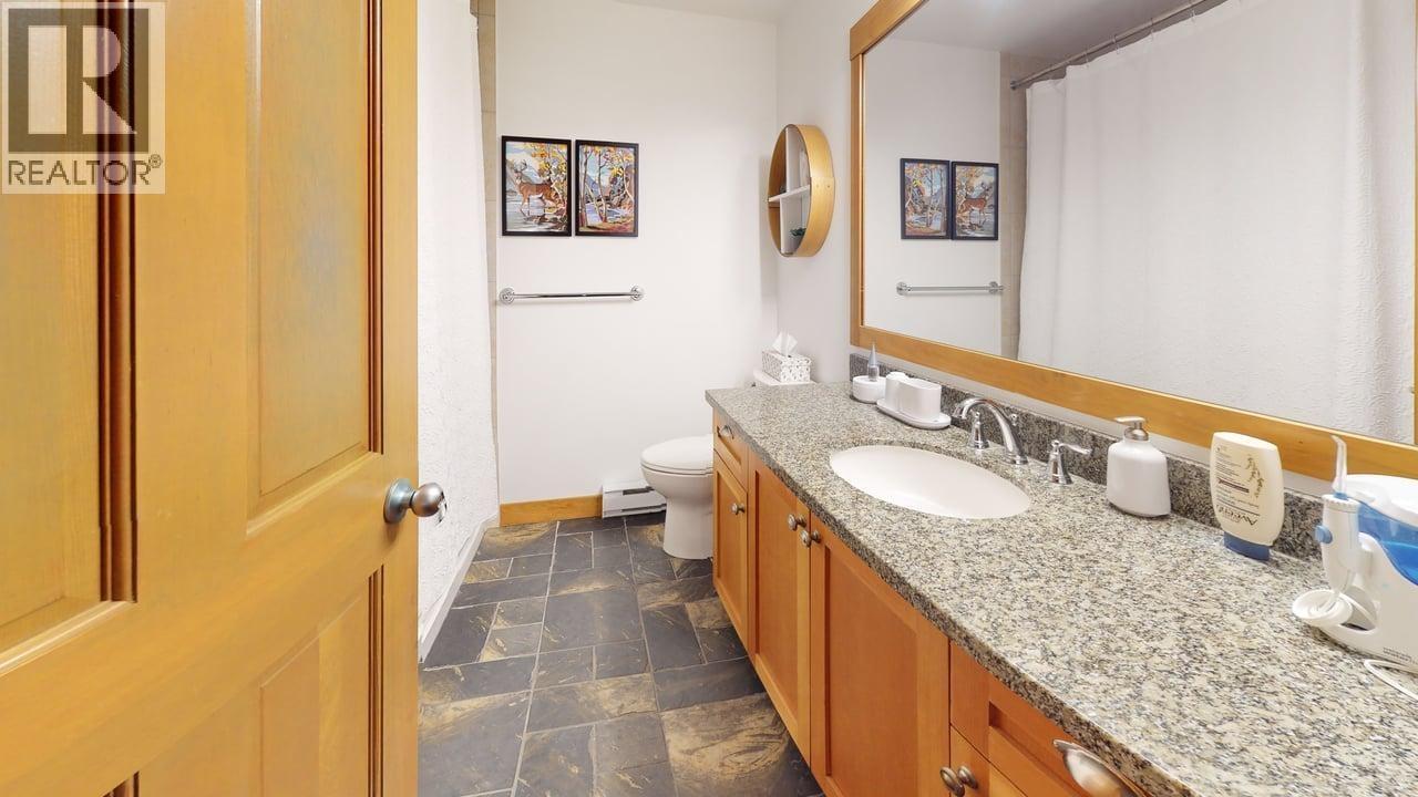 17 1530 Tynebridge Lane, Whistler, BC - Indoor Photo Showing Bathroom