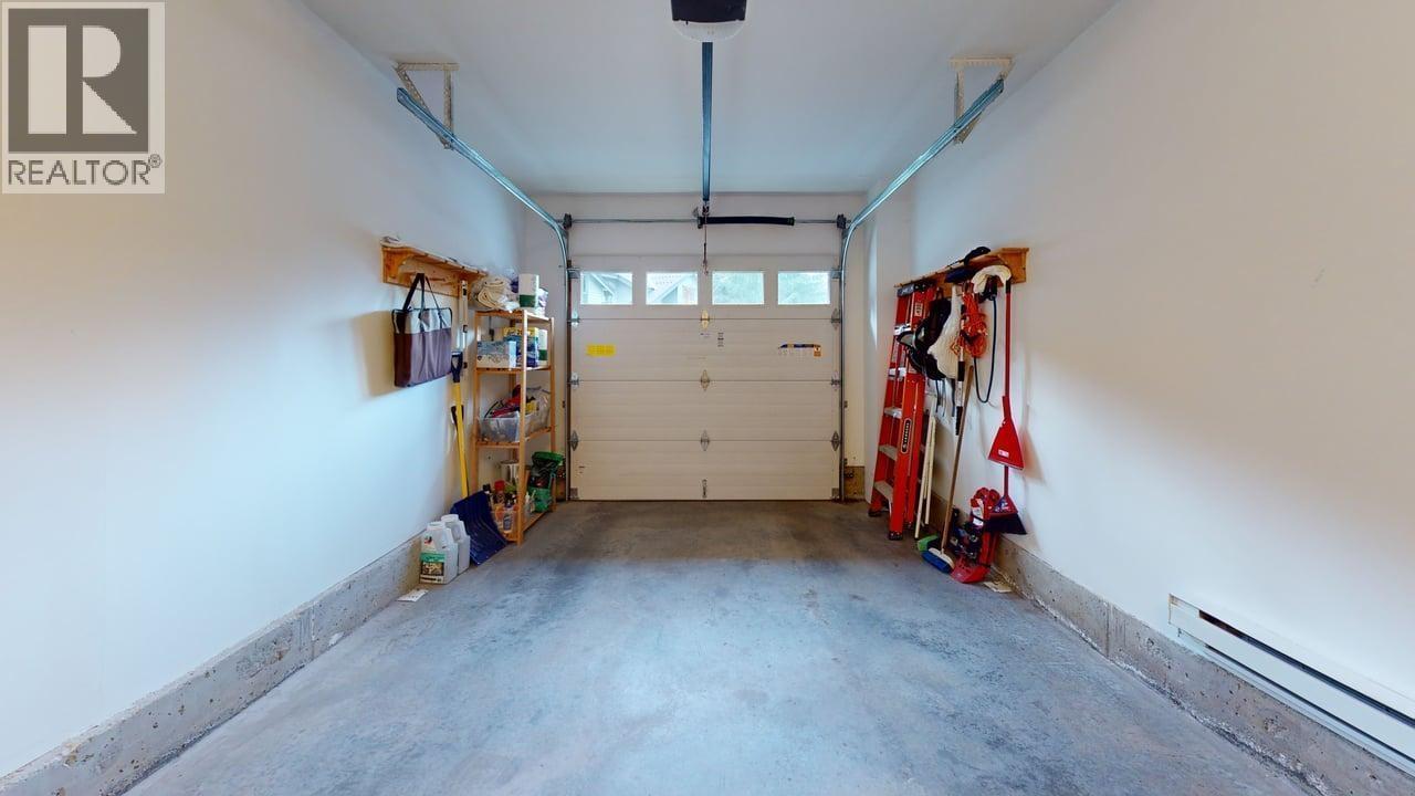17 1530 Tynebridge Lane, Whistler, BC - Indoor Photo Showing Garage