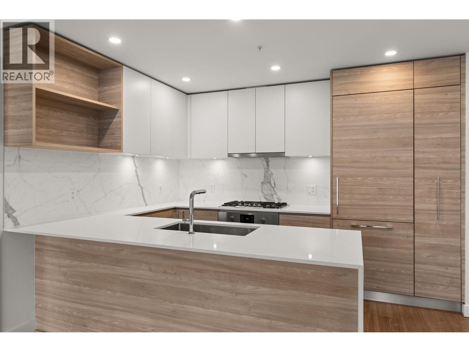 1904 585 Austin Avenue, Coquitlam, BC - Indoor Photo Showing Kitchen With Upgraded Kitchen