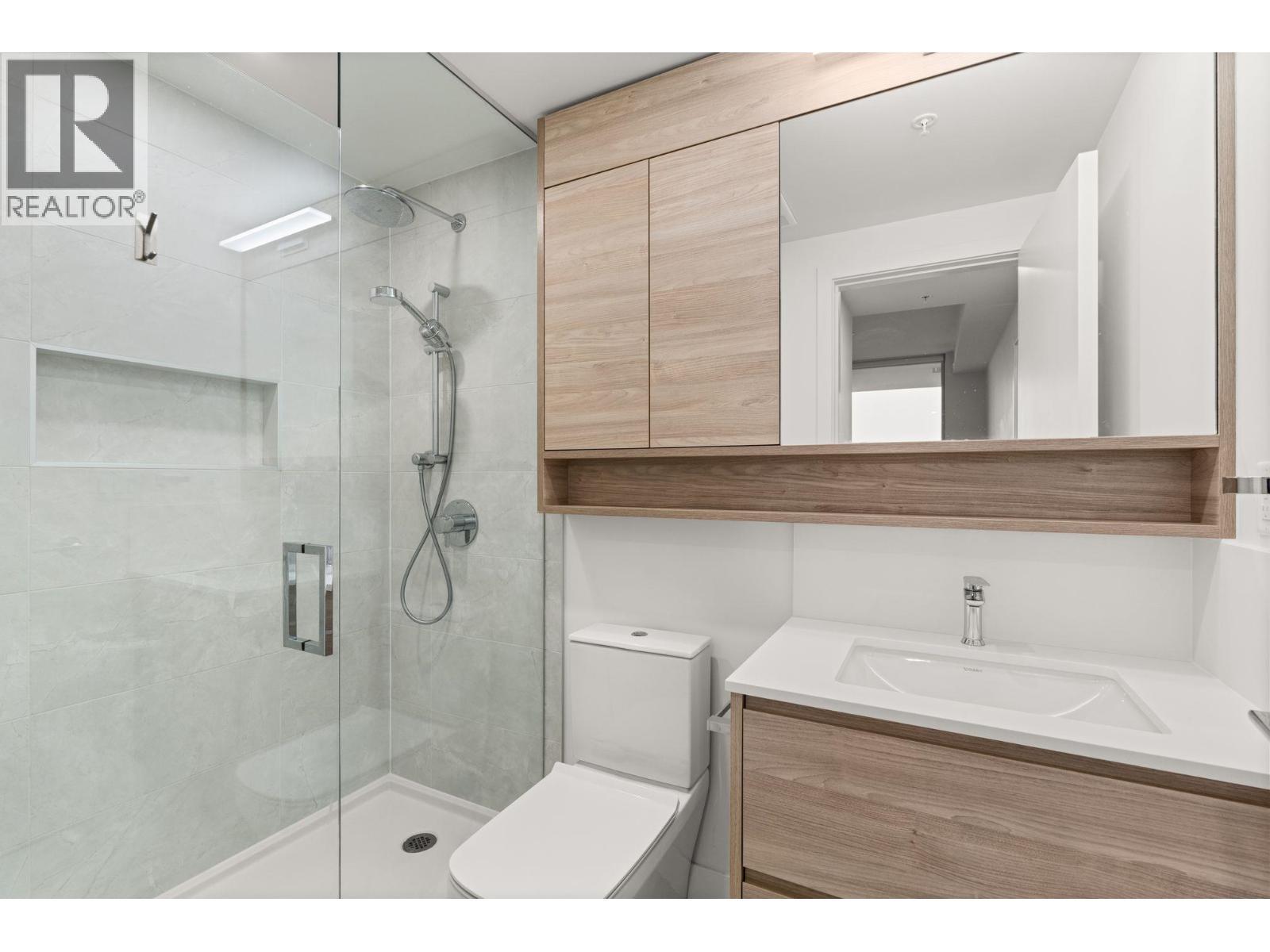 1904 585 Austin Avenue, Coquitlam, BC - Indoor Photo Showing Bathroom