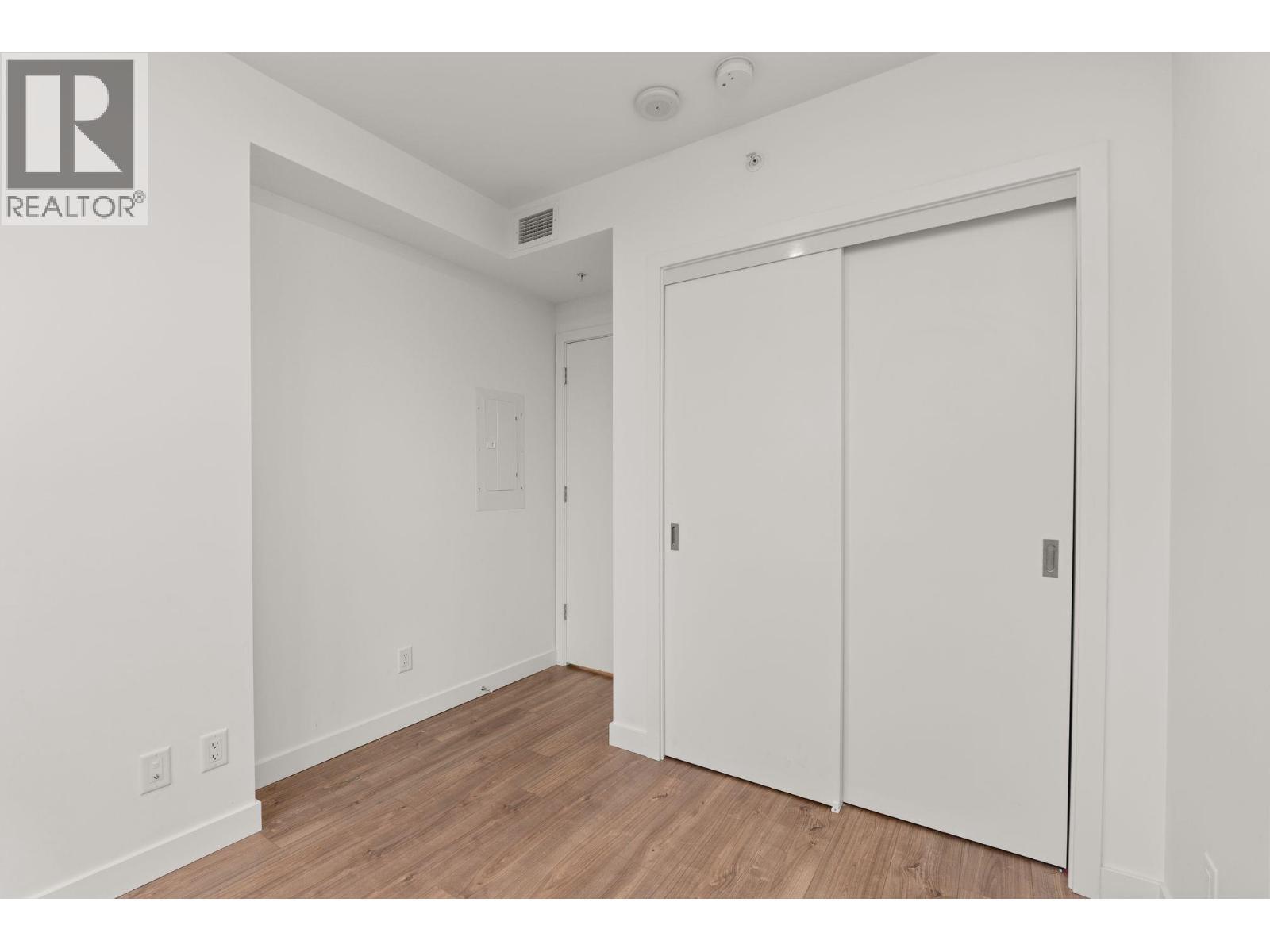 1904 585 Austin Avenue, Coquitlam, BC - Indoor Photo Showing Other Room