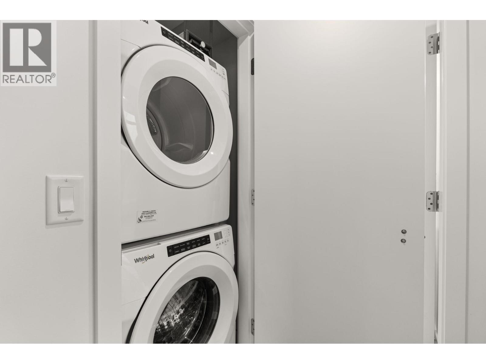 1904 585 Austin Avenue, Coquitlam, BC - Indoor Photo Showing Laundry Room