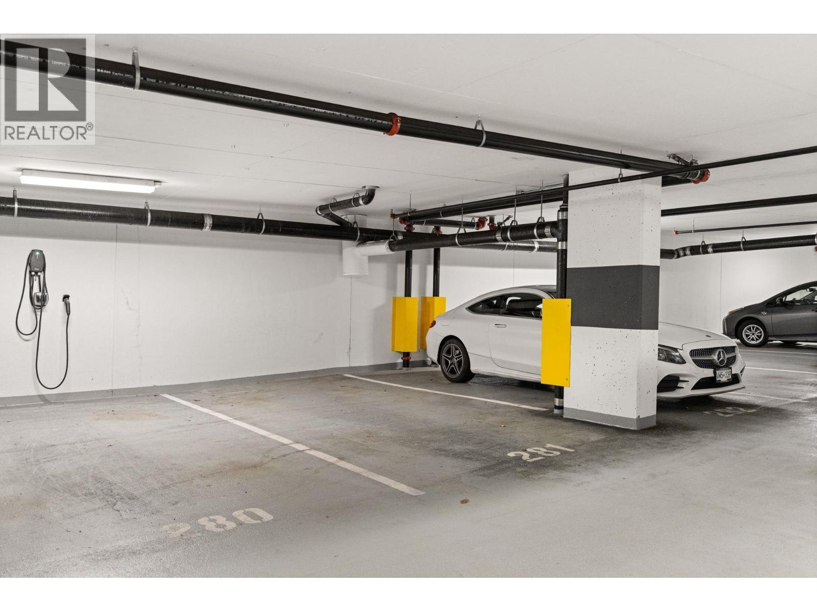 1904 585 Austin Avenue, Coquitlam, BC - Indoor Photo Showing Garage