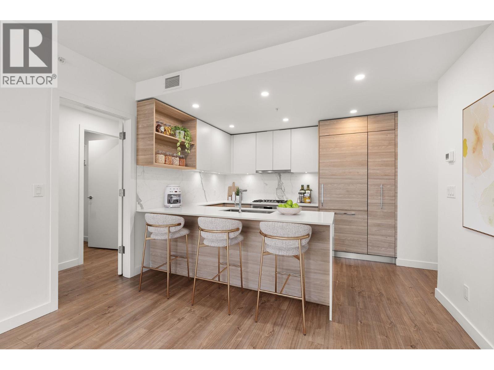 1904 585 Austin Avenue, Coquitlam, BC - Indoor Photo Showing Kitchen With Upgraded Kitchen