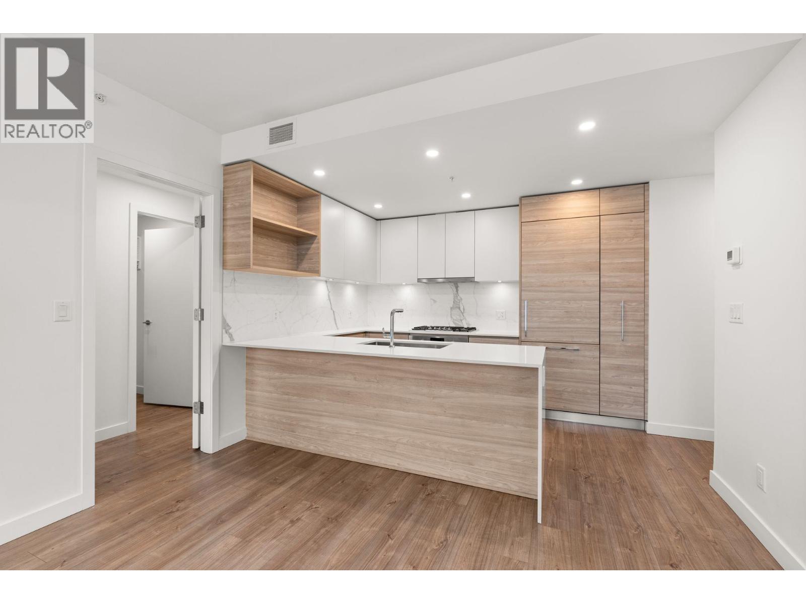 1904 585 Austin Avenue, Coquitlam, BC - Indoor Photo Showing Kitchen