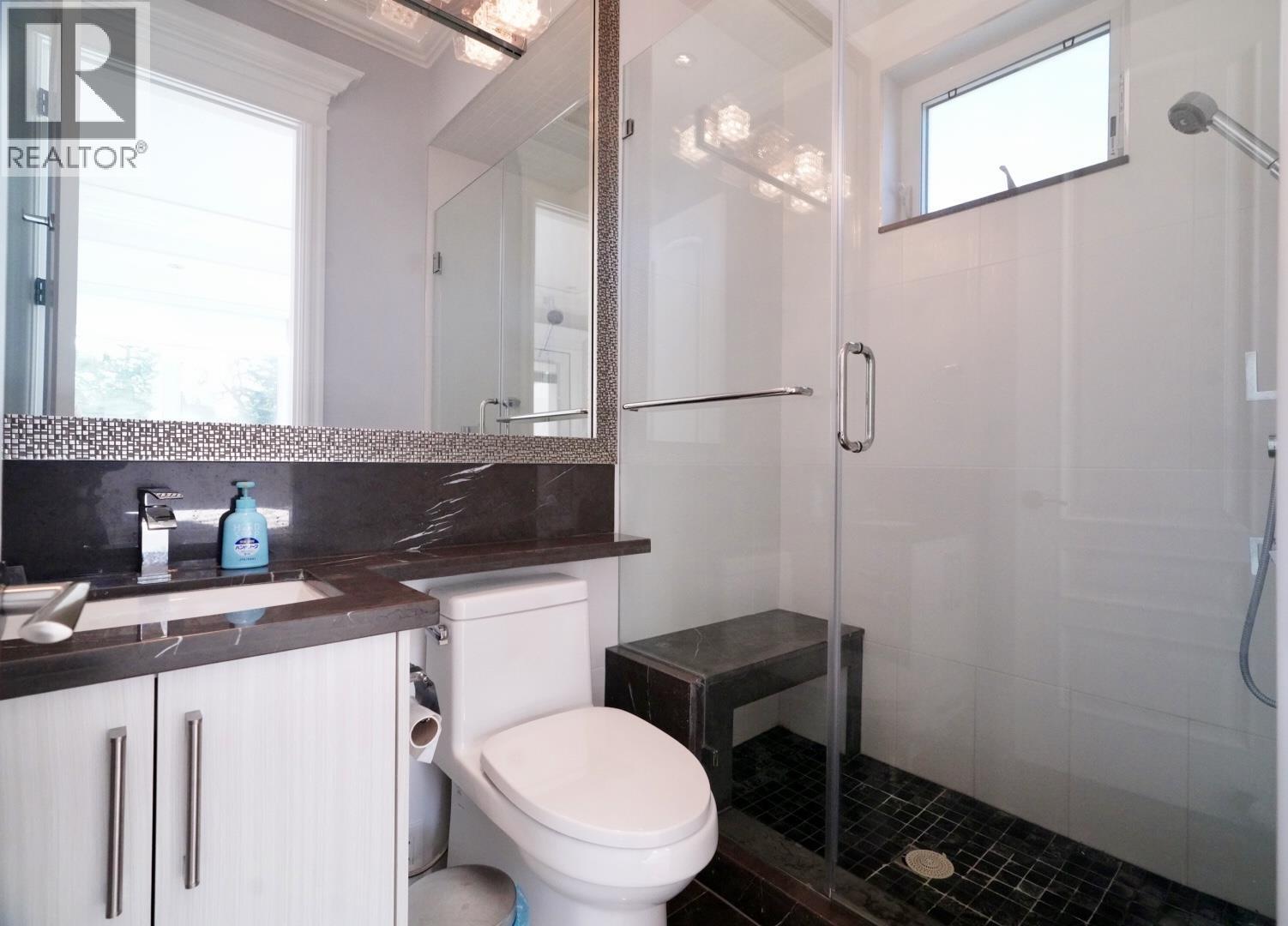 9591 Bates Road, Richmond, BC - Indoor Photo Showing Bathroom