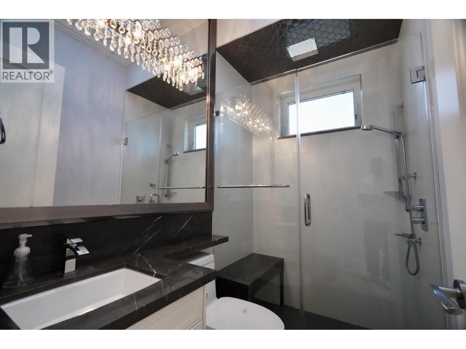 9591 Bates Road, Richmond, BC - Indoor Photo Showing Bathroom