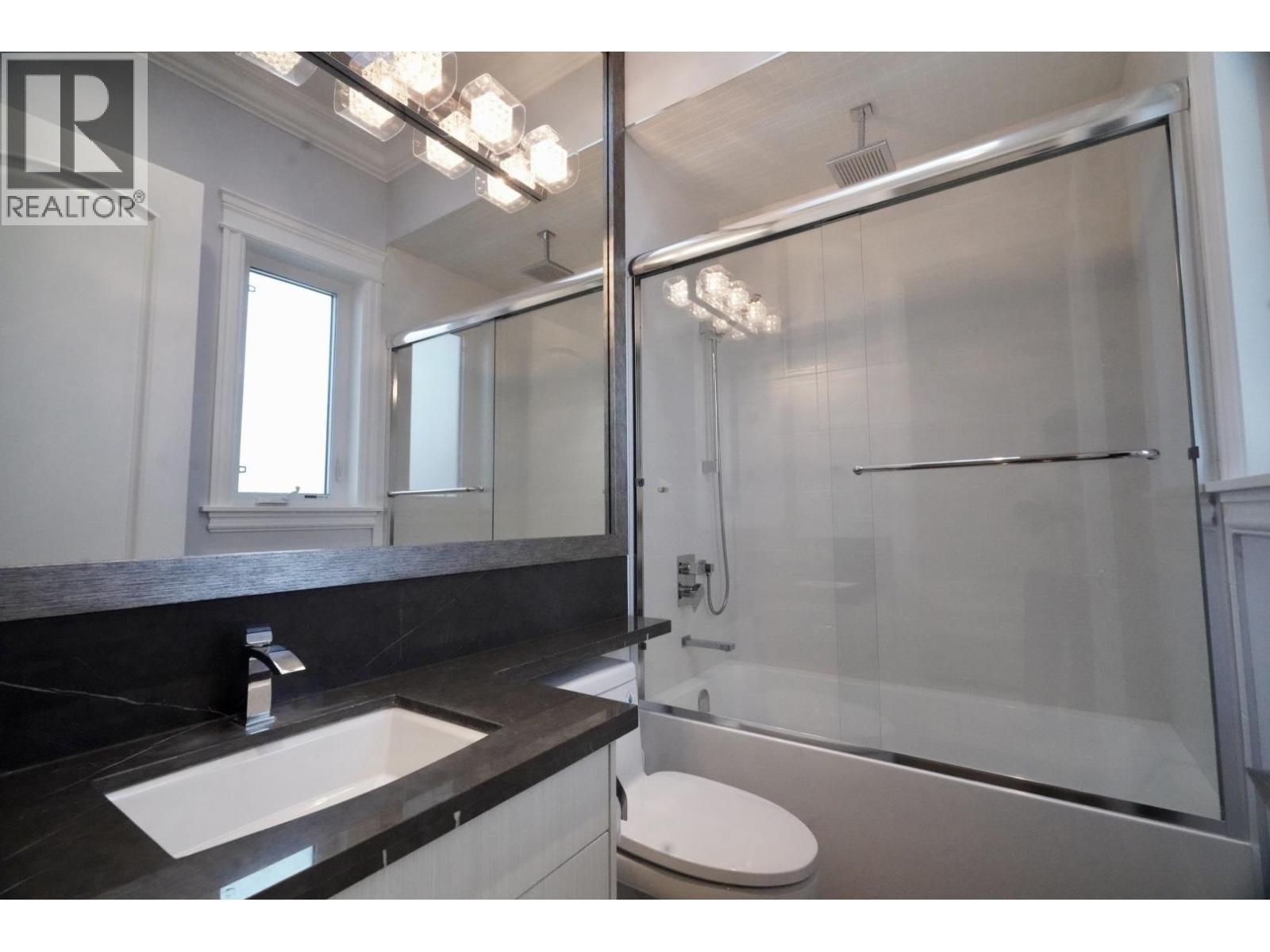 9591 Bates Road, Richmond, BC - Indoor Photo Showing Bathroom