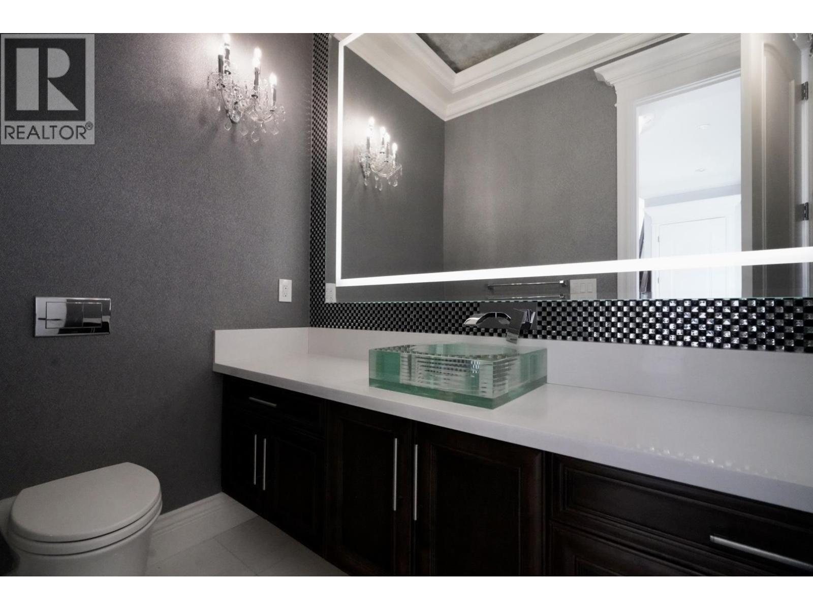 9591 Bates Road, Richmond, BC - Indoor Photo Showing Bathroom