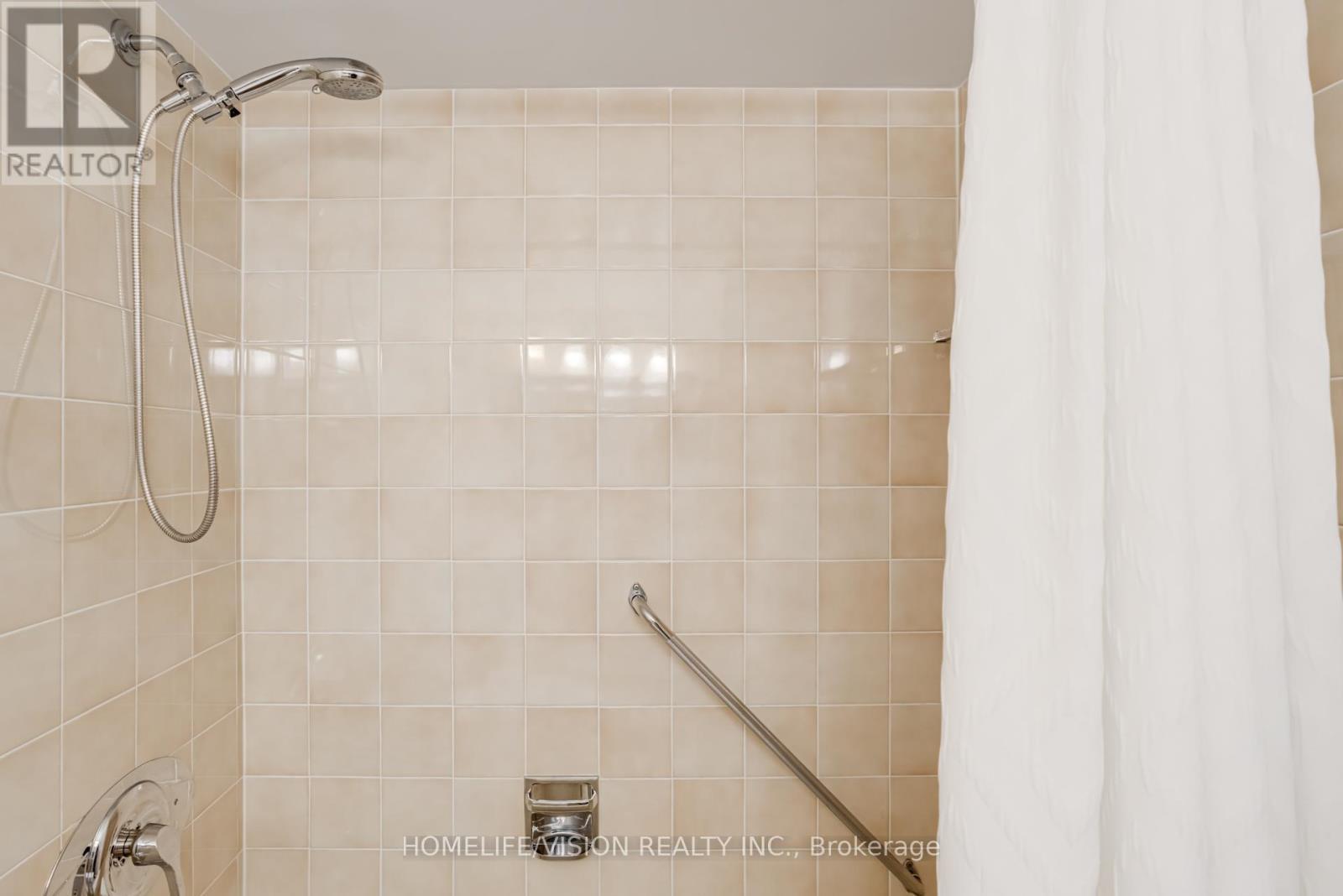 1105 - 75 Wynford Heights Crescent, Toronto, ON - Indoor Photo Showing Bathroom