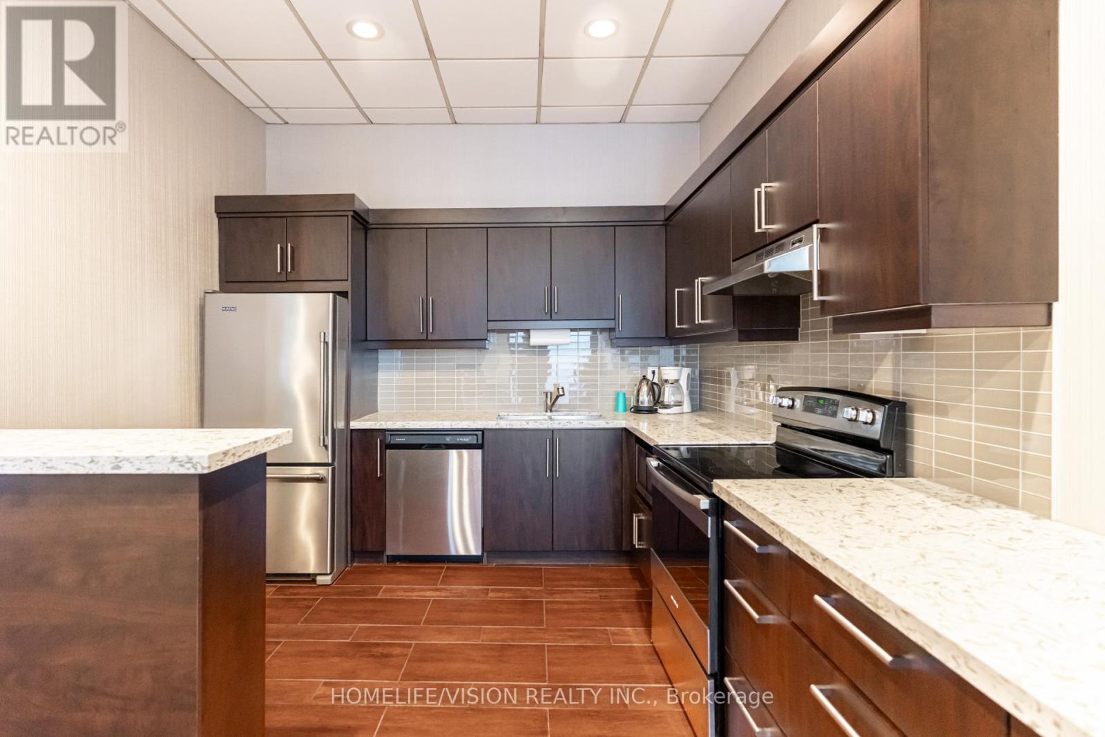 1105 - 75 Wynford Heights Crescent, Toronto, ON - Indoor Photo Showing Kitchen With Upgraded Kitchen