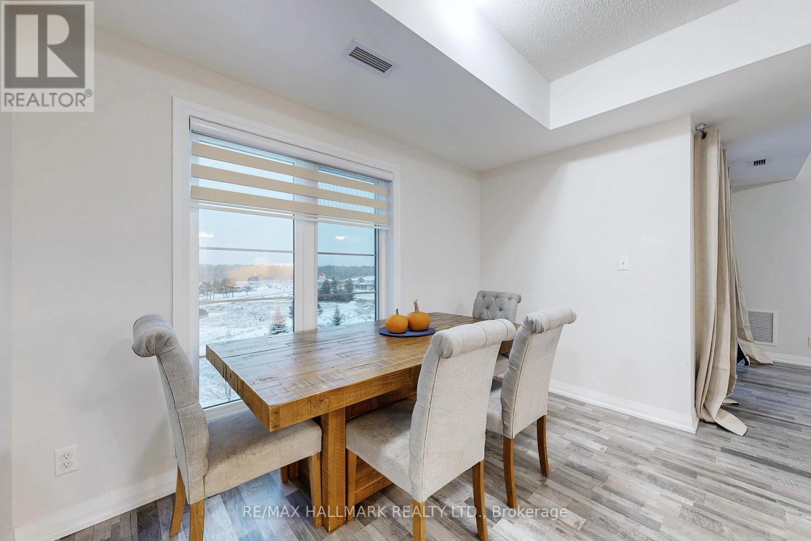 417 - 54 Koda Street, Barrie, ON - Indoor Photo Showing Dining Room