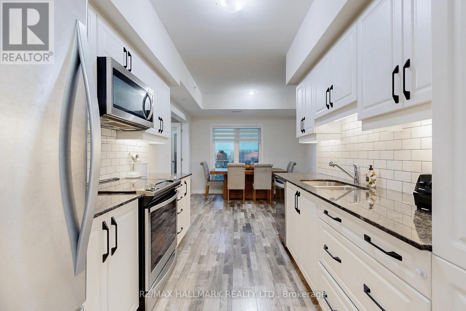 417 - 54 Koda Street, Barrie, ON - Indoor Photo Showing Kitchen With Upgraded Kitchen