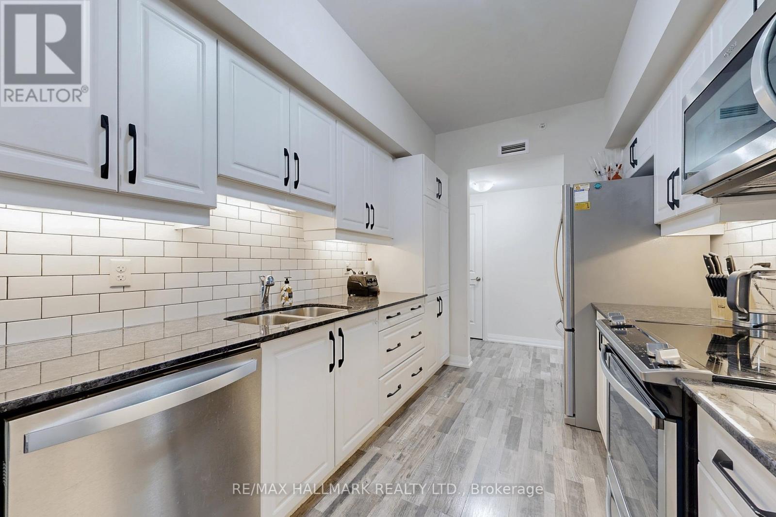 417 - 54 Koda Street, Barrie, ON - Indoor Photo Showing Kitchen With Stainless Steel Kitchen With Double Sink With Upgraded Kitchen