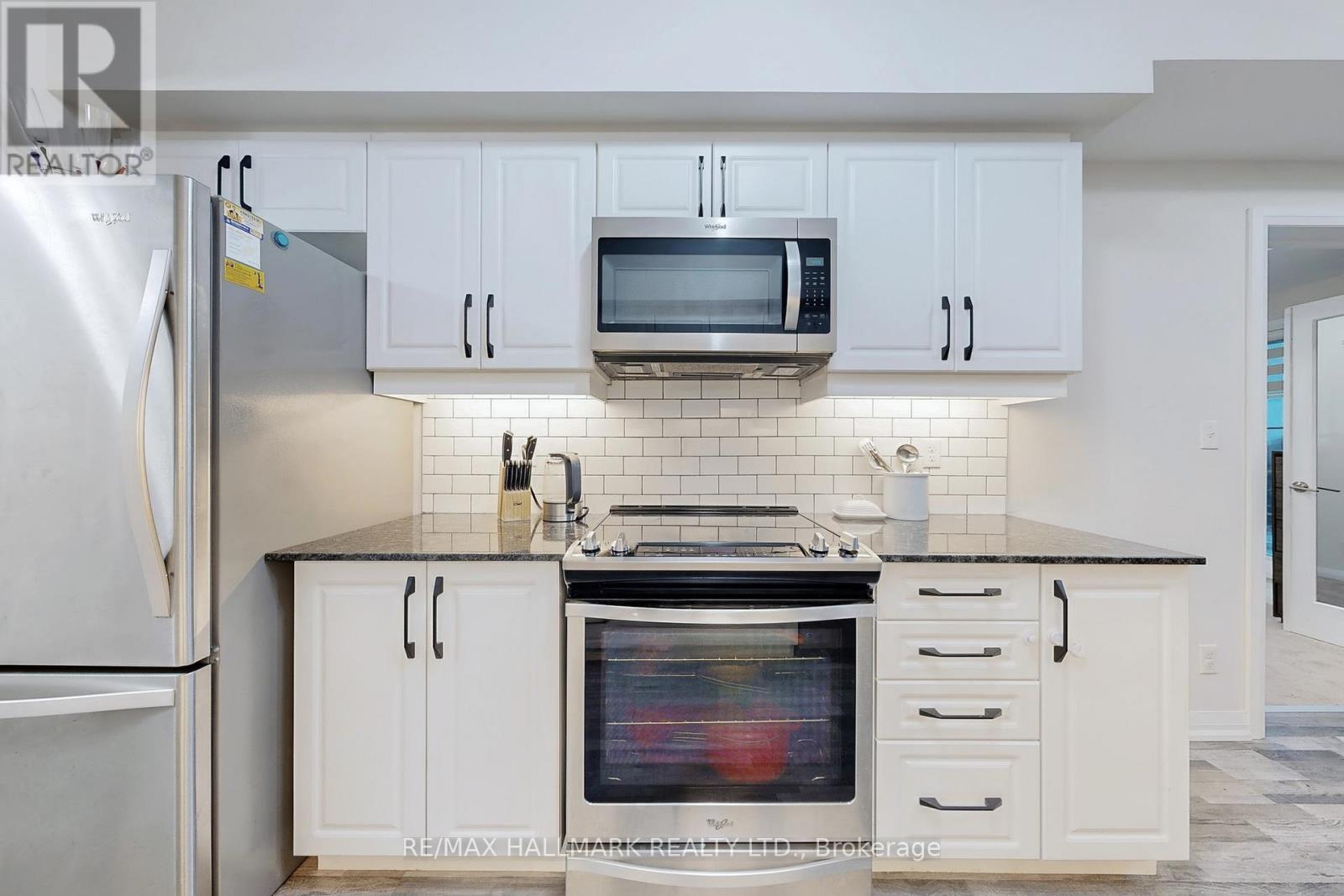 417 - 54 Koda Street, Barrie, ON - Indoor Photo Showing Kitchen With Stainless Steel Kitchen With Upgraded Kitchen