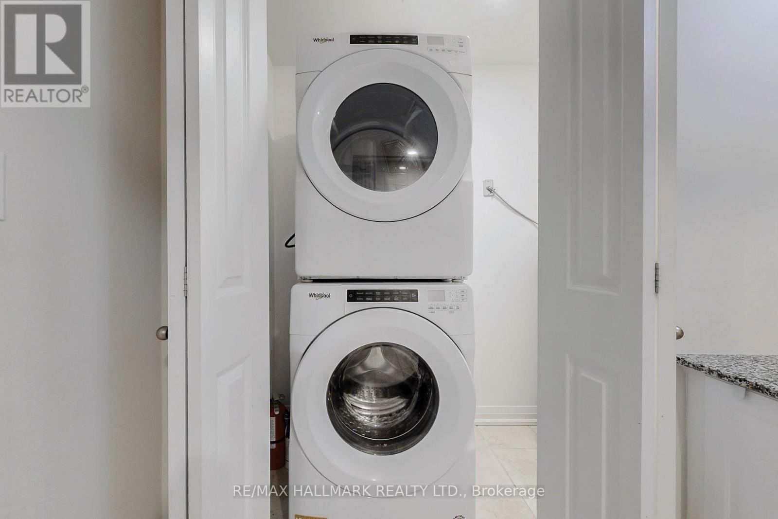 417 - 54 Koda Street, Barrie, ON - Indoor Photo Showing Laundry Room