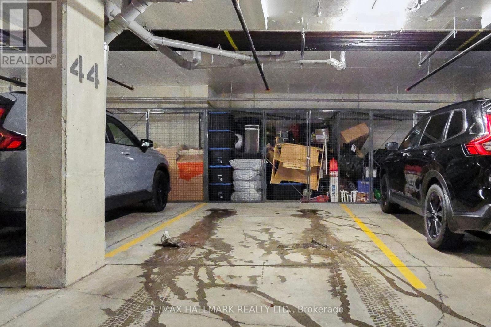 417 - 54 Koda Street, Barrie, ON - Indoor Photo Showing Garage