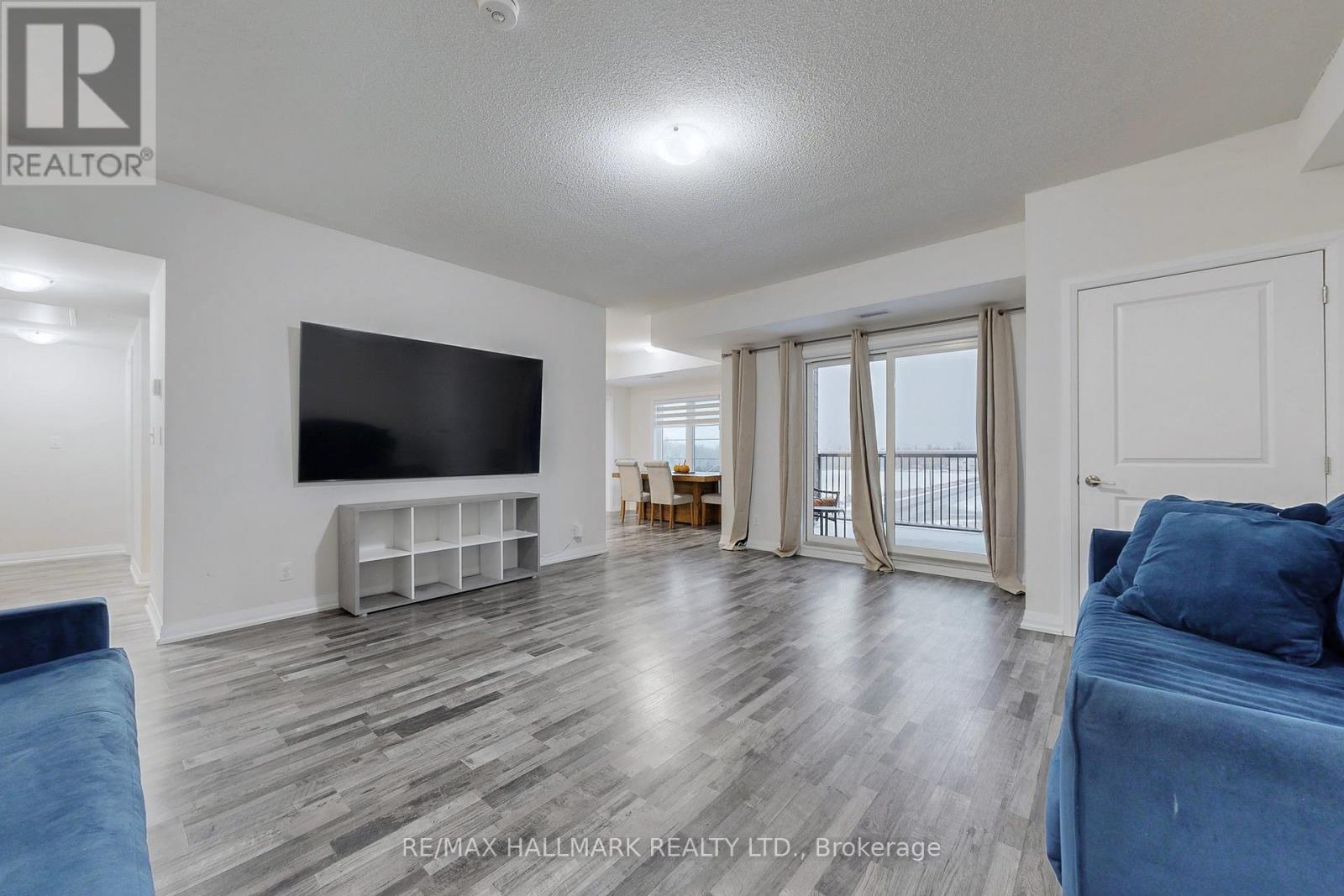 417 - 54 Koda Street, Barrie, ON - Indoor Photo Showing Living Room