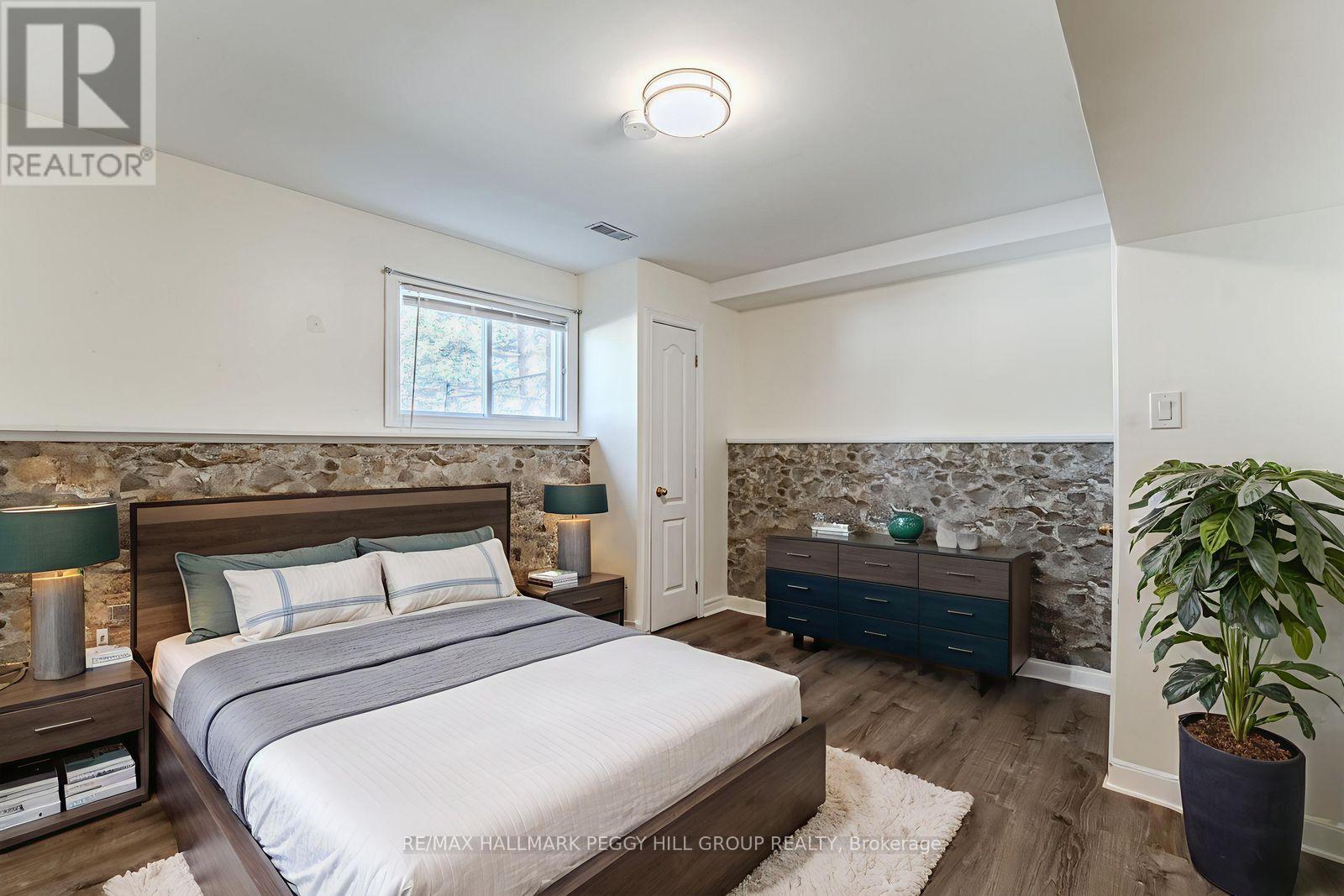 239 Simcoe Street, Clearview, ON - Indoor Photo Showing Bedroom