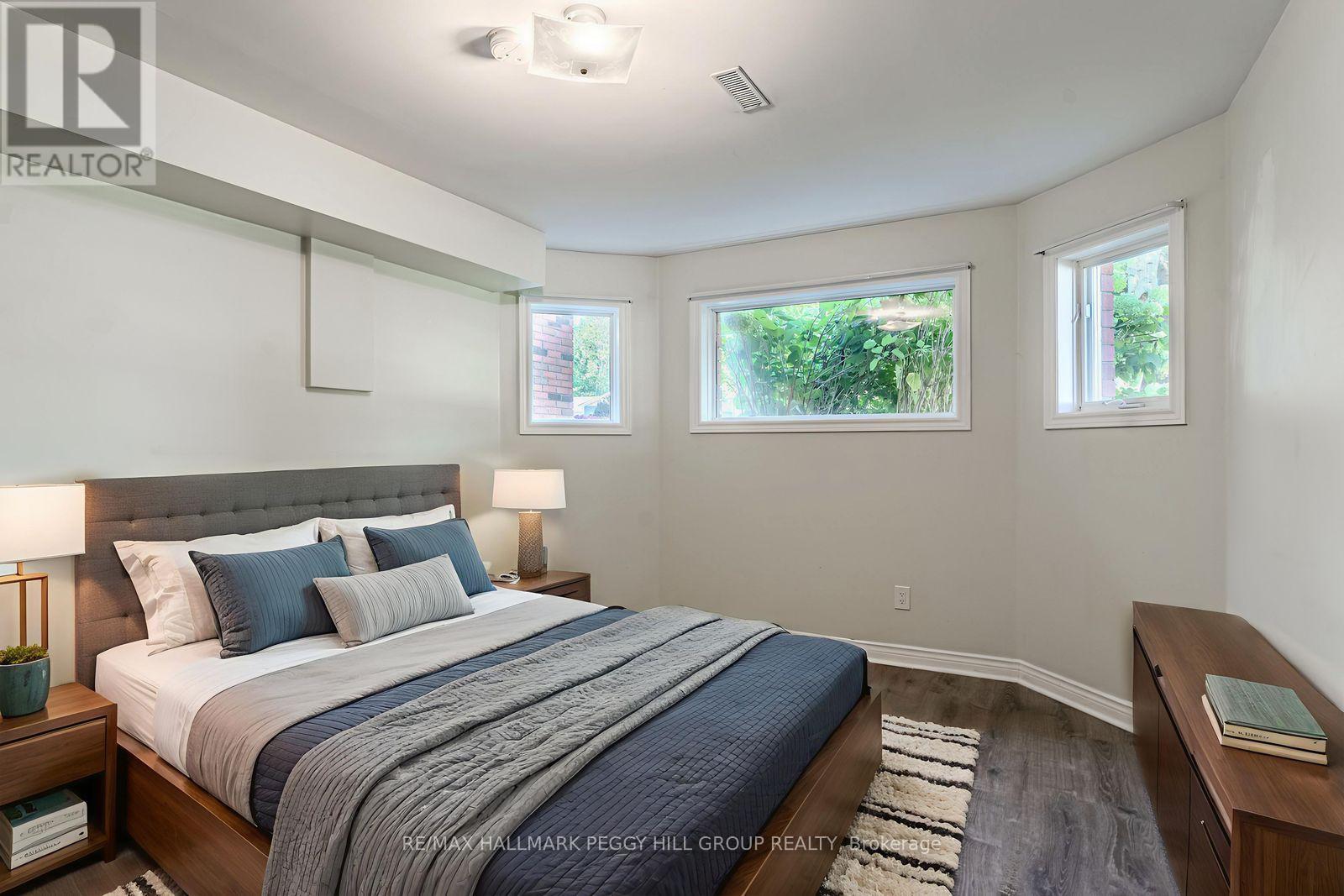 239 Simcoe Street, Clearview, ON - Indoor Photo Showing Bedroom