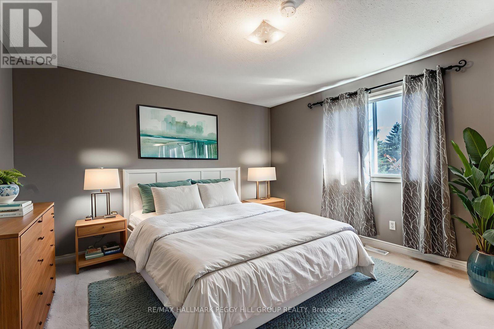239 Simcoe Street, Clearview, ON - Indoor Photo Showing Bedroom