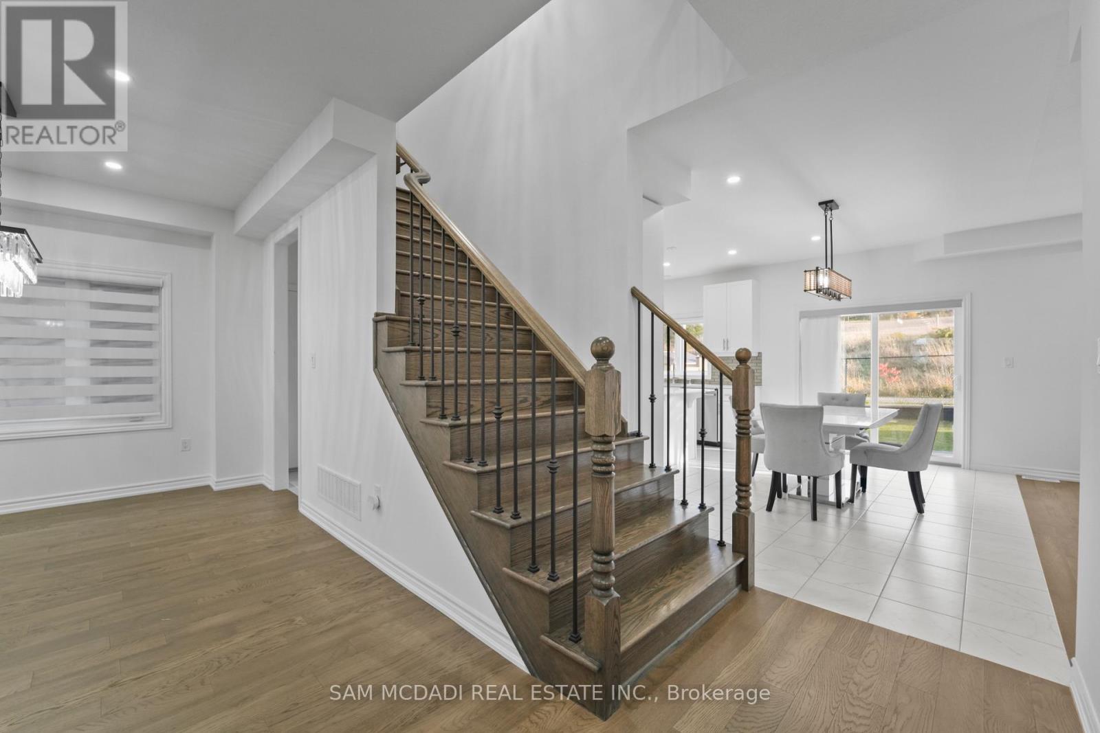 Upper - 4008 Highland Park Drive, Lincoln, ON - Indoor Photo Showing Other Room