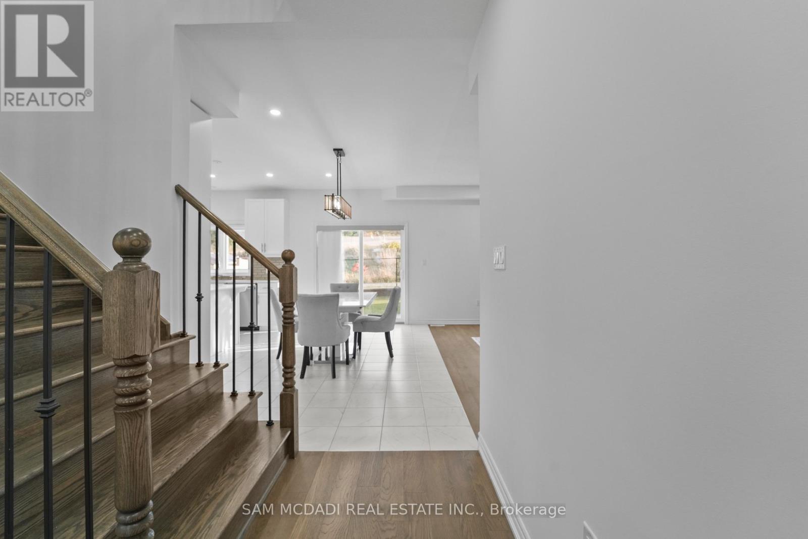 Upper - 4008 Highland Park Drive, Lincoln, ON - Indoor Photo Showing Other Room