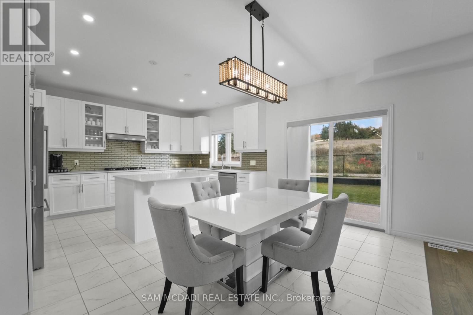 Upper - 4008 Highland Park Drive, Lincoln, ON - Indoor