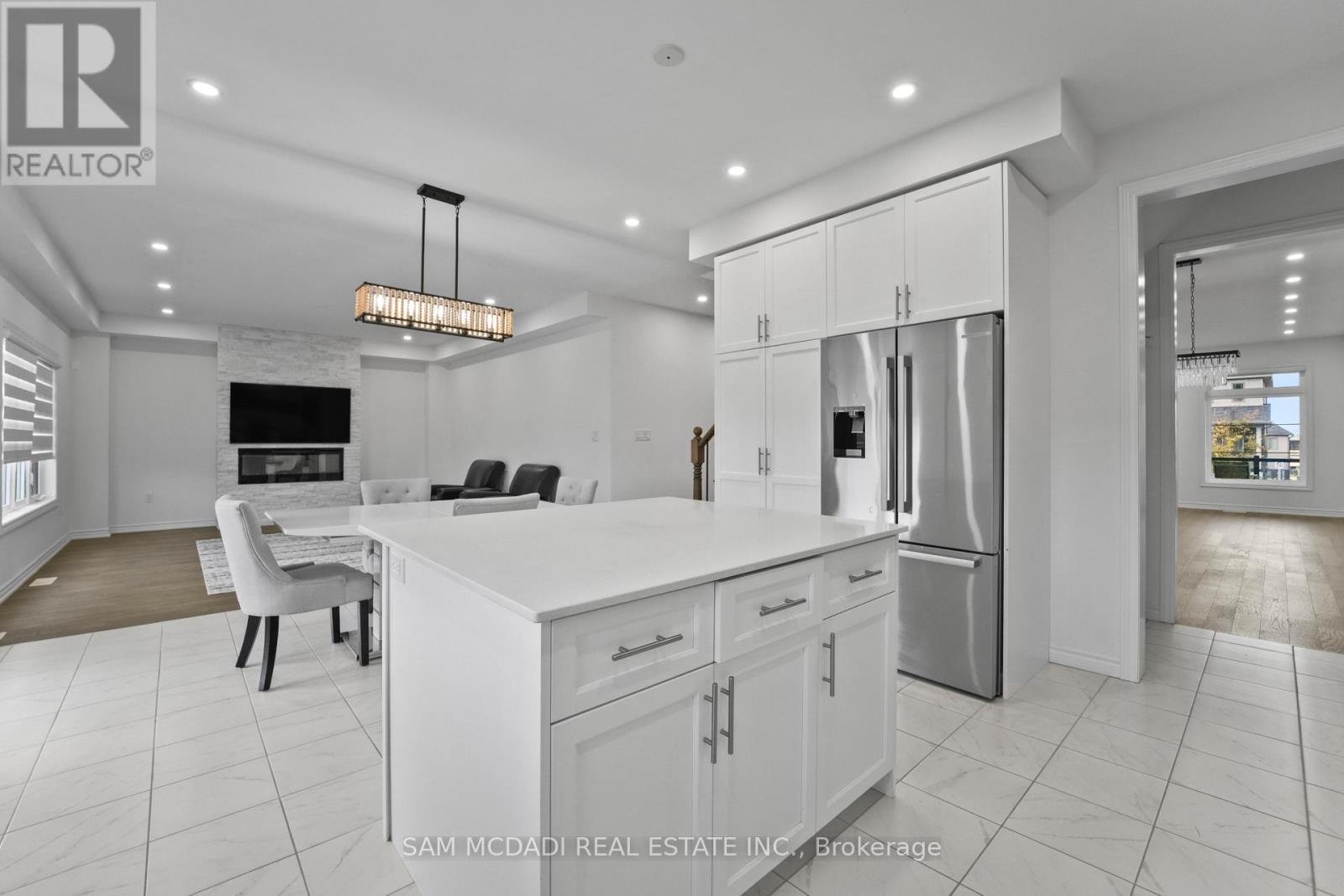 Upper - 4008 Highland Park Drive, Lincoln, ON - Indoor Photo Showing Kitchen