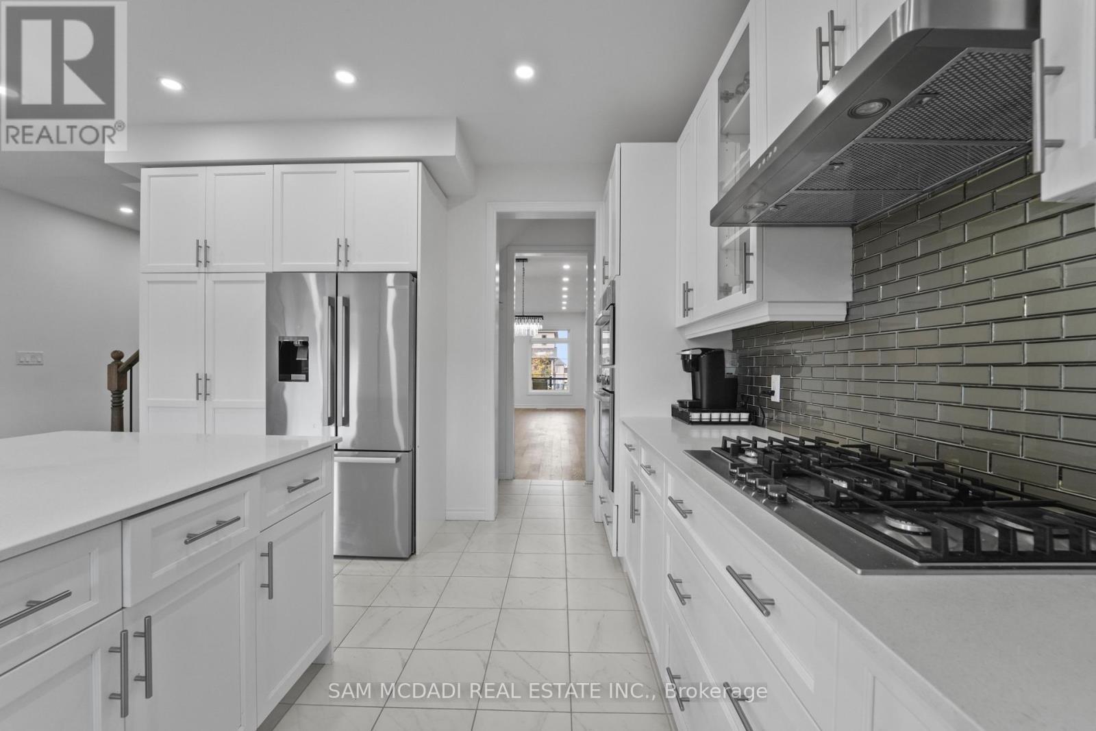 Upper - 4008 Highland Park Drive, Lincoln, ON - Indoor Photo Showing Kitchen With Stainless Steel Kitchen With Upgraded Kitchen