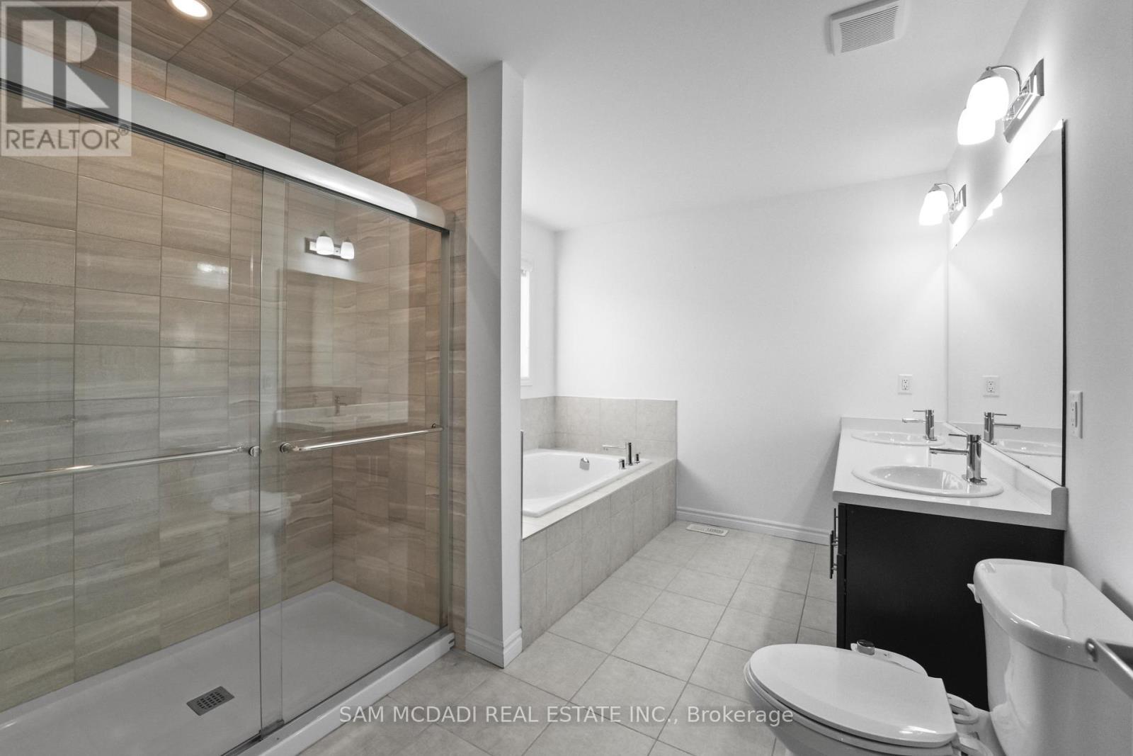 Upper - 4008 Highland Park Drive, Lincoln, ON - Indoor Photo Showing Bathroom