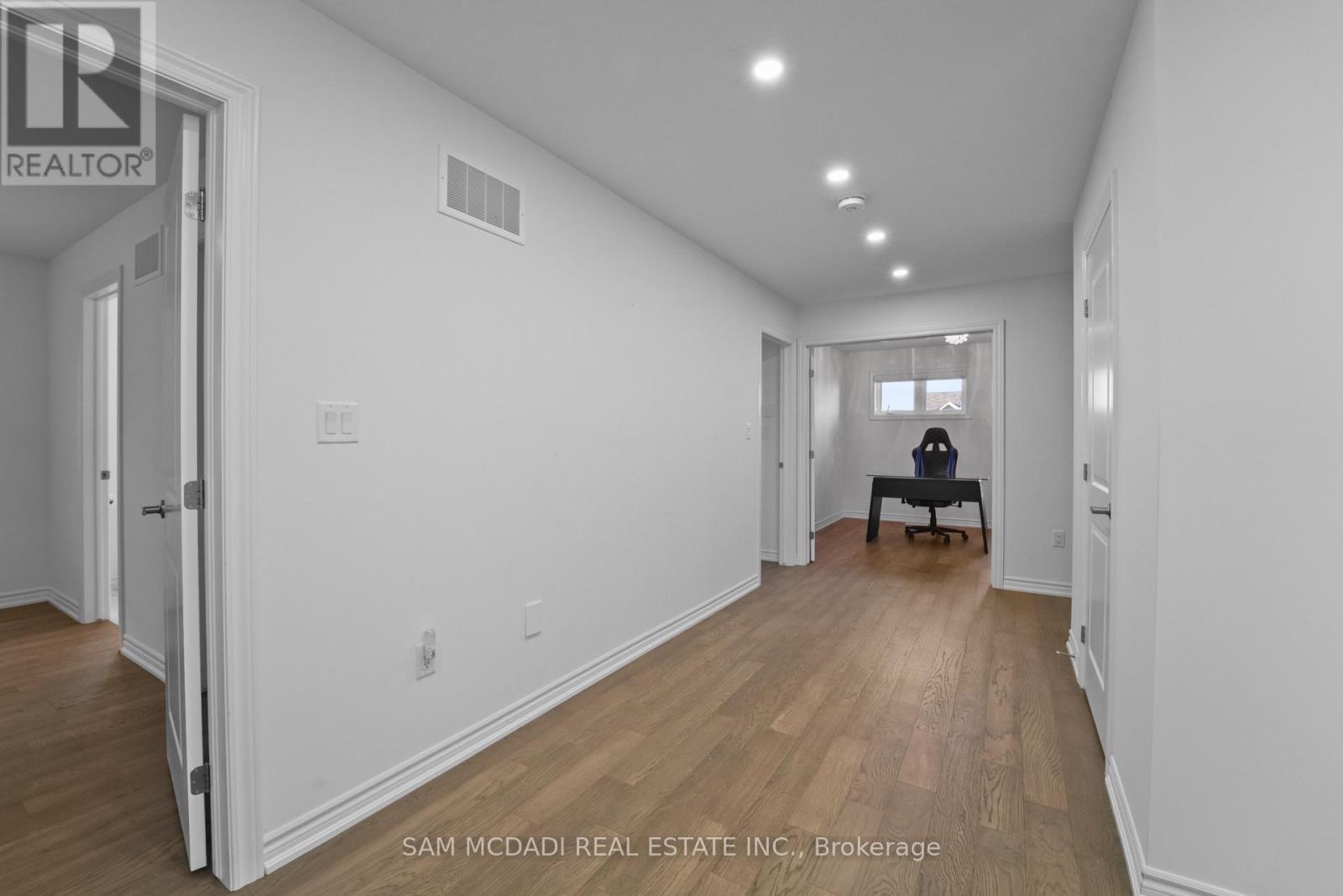 Upper - 4008 Highland Park Drive, Lincoln, ON - Indoor Photo Showing Other Room