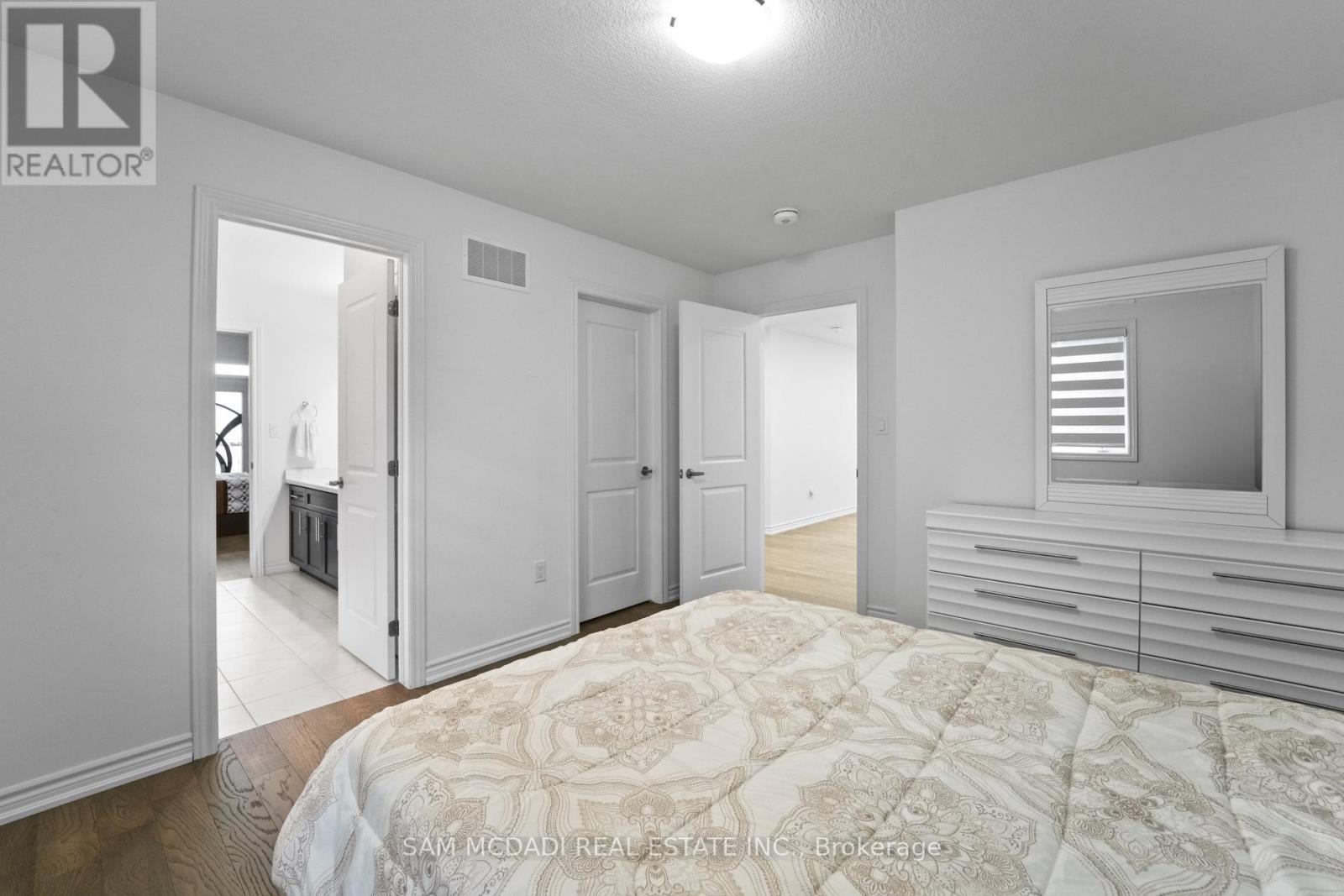 Upper - 4008 Highland Park Drive, Lincoln, ON - Indoor Photo Showing Bedroom