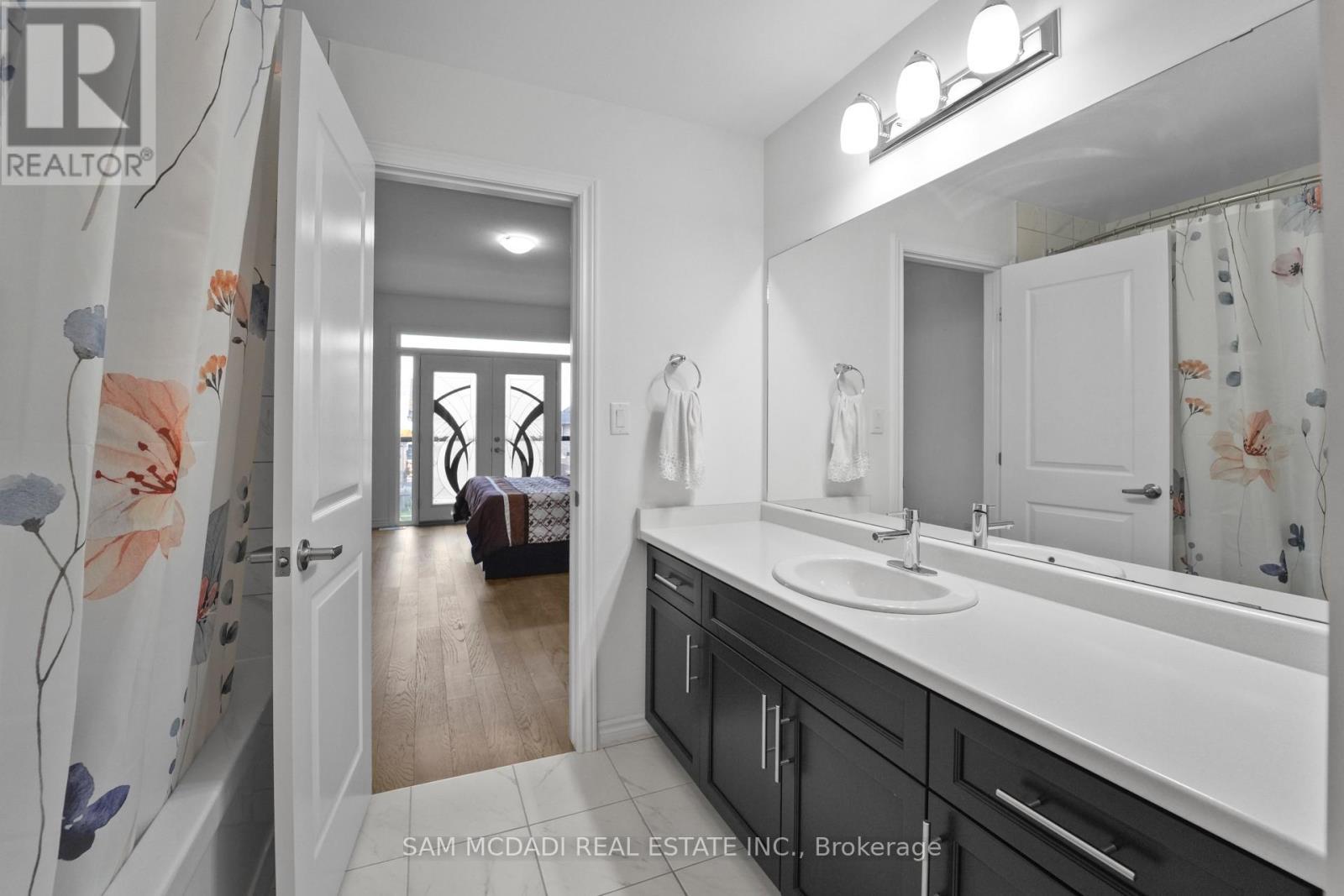 Upper - 4008 Highland Park Drive, Lincoln, ON - Indoor Photo Showing Bathroom