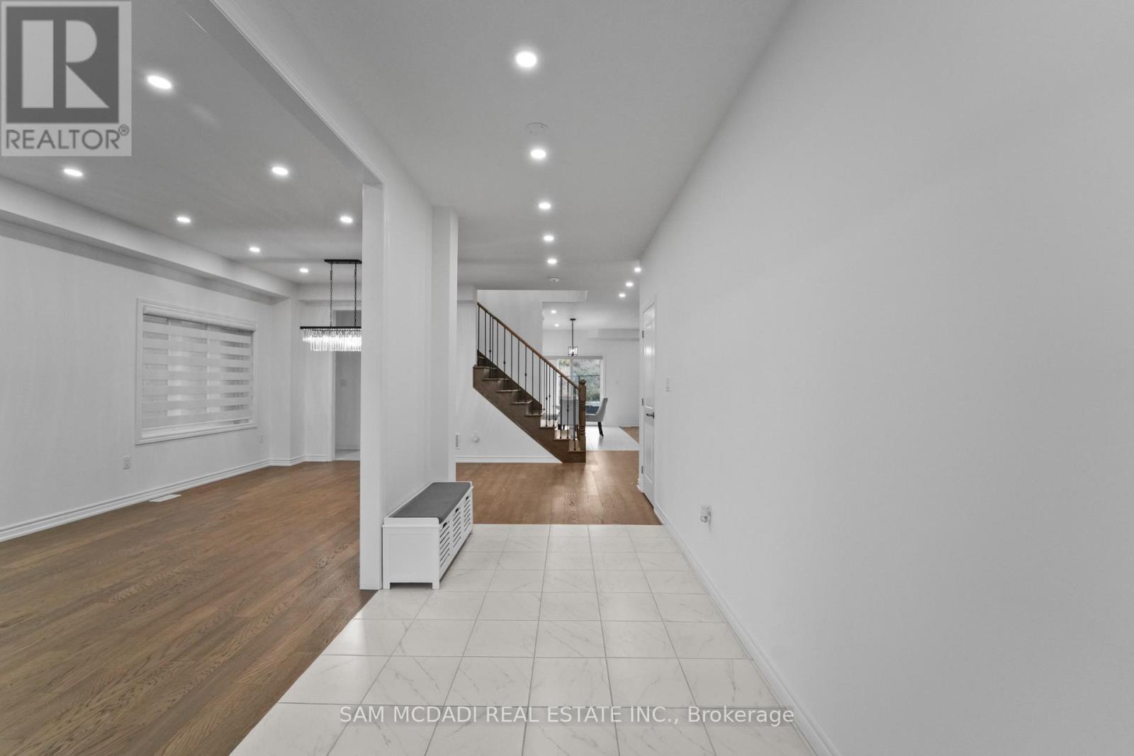 Upper - 4008 Highland Park Drive, Lincoln, ON - Indoor Photo Showing Other Room