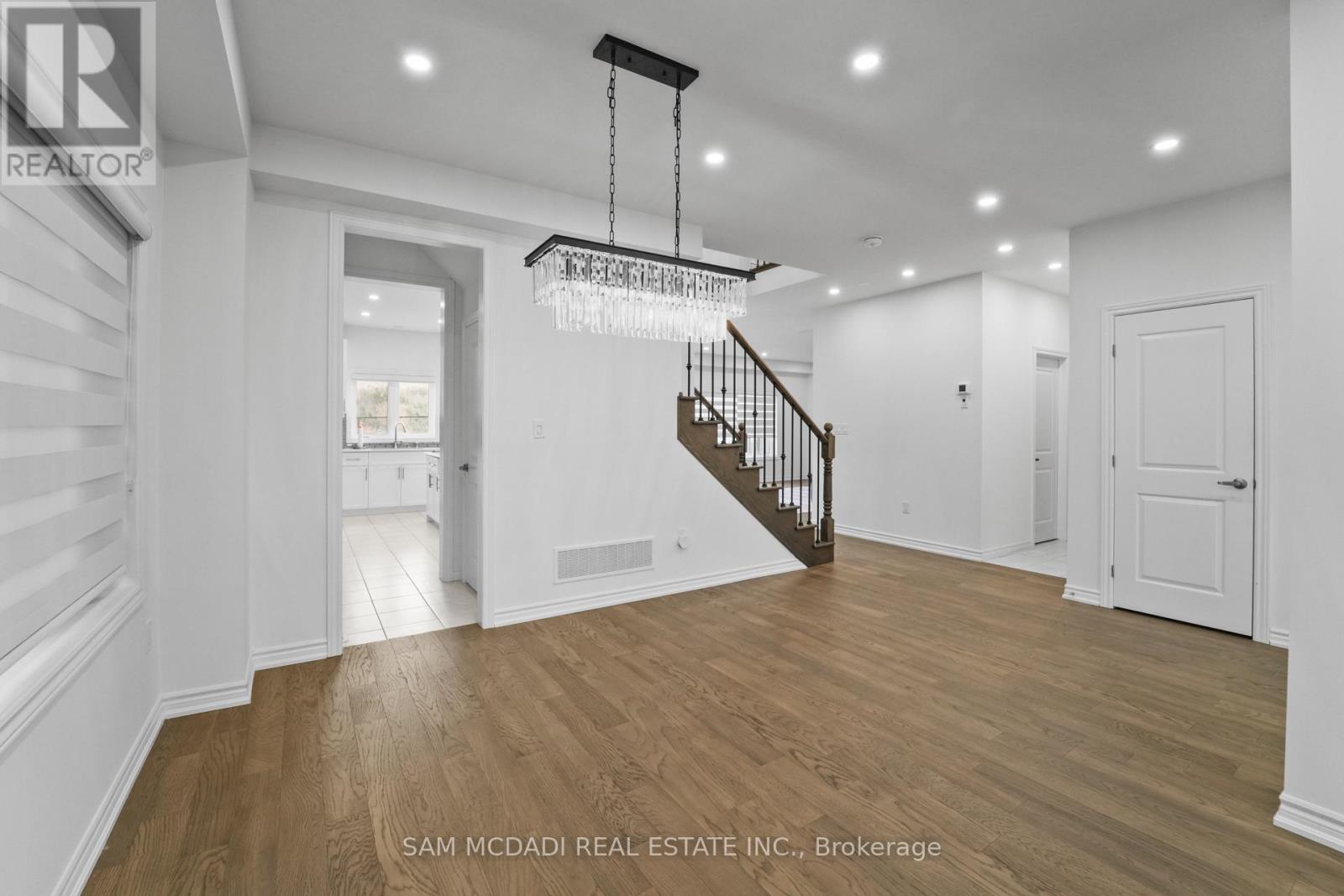 Upper - 4008 Highland Park Drive, Lincoln, ON - Indoor Photo Showing Other Room