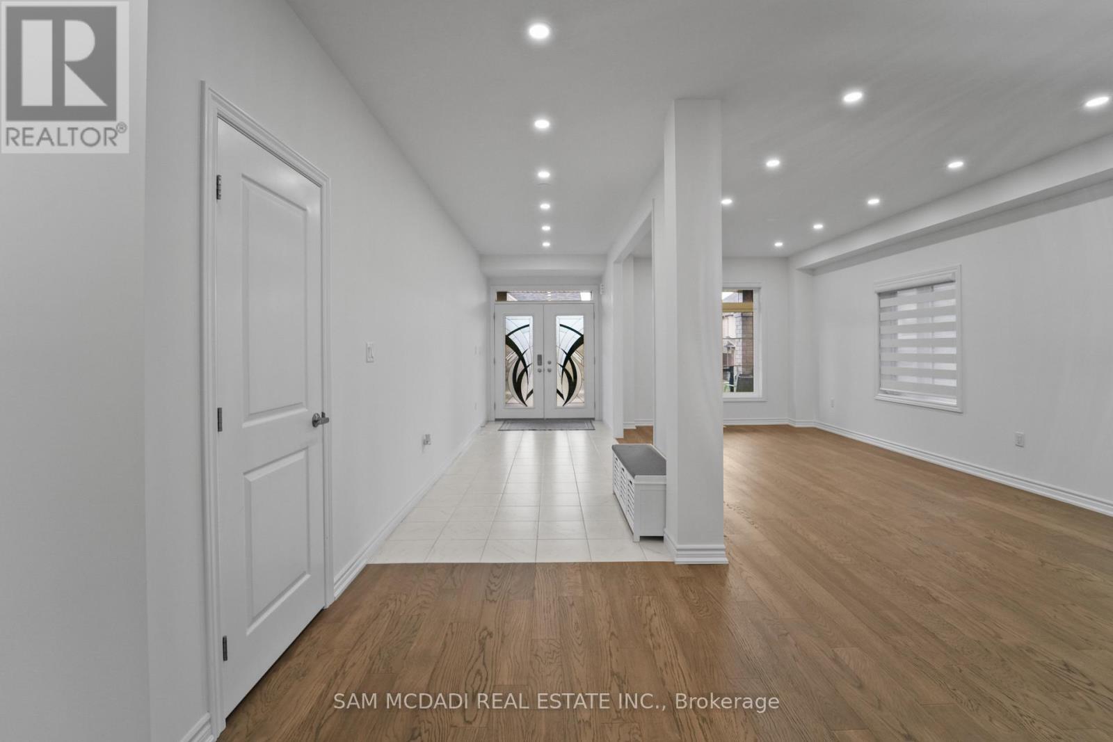 Upper - 4008 Highland Park Drive, Lincoln, ON - Indoor Photo Showing Other Room